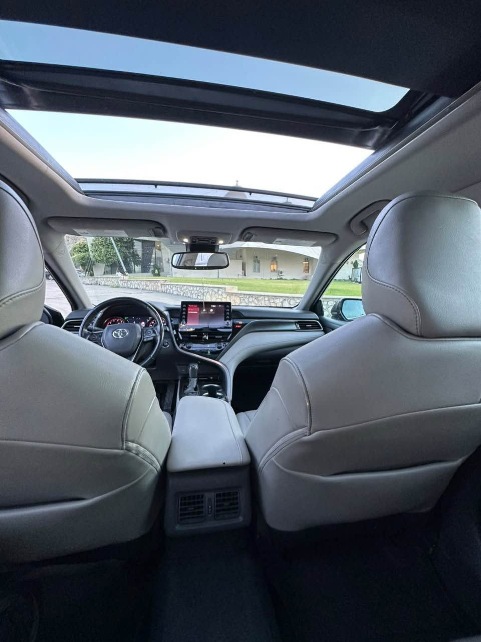 للبيع TOYOTA CAMRY XSE موديل 2022 السيارة نظيفة جدآ السيارة بدون ضرر شباب واضح عدكم صور حادث و موجود سونر 
رقم شاصي : 4T1K61BK3NU063827 بيها قطعتين فقط مواصفات اعلى شي فول 1/1 /  شاشة كبيرة مع Apple CarPlay وAndroid Auto،كاميرا خلفية،رادار وتحديد مسار،تشغيل بصمة،فتحة سقف بانوراما، دفع رباعي،مقاعد جلد،تدفئة كشنات،شاحن لاسلكي، جنوط XSE الأصلية قياس 19،إنارة LED  ماشيه 98mil رقم دهوك مميز 🔥رقم سنوية كلة جديد كير محرك تحويل غرامات بشرط مكان سيارة دهوك السعر بلاش
رقم هاتف :*********** واتساب دهوك, العراق
