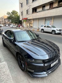 جارجر ٢٠١٧ للبيع ماشيه ١١٠ ميل لون نفطي السياره نظيفه وضربتها خفيفه بي...