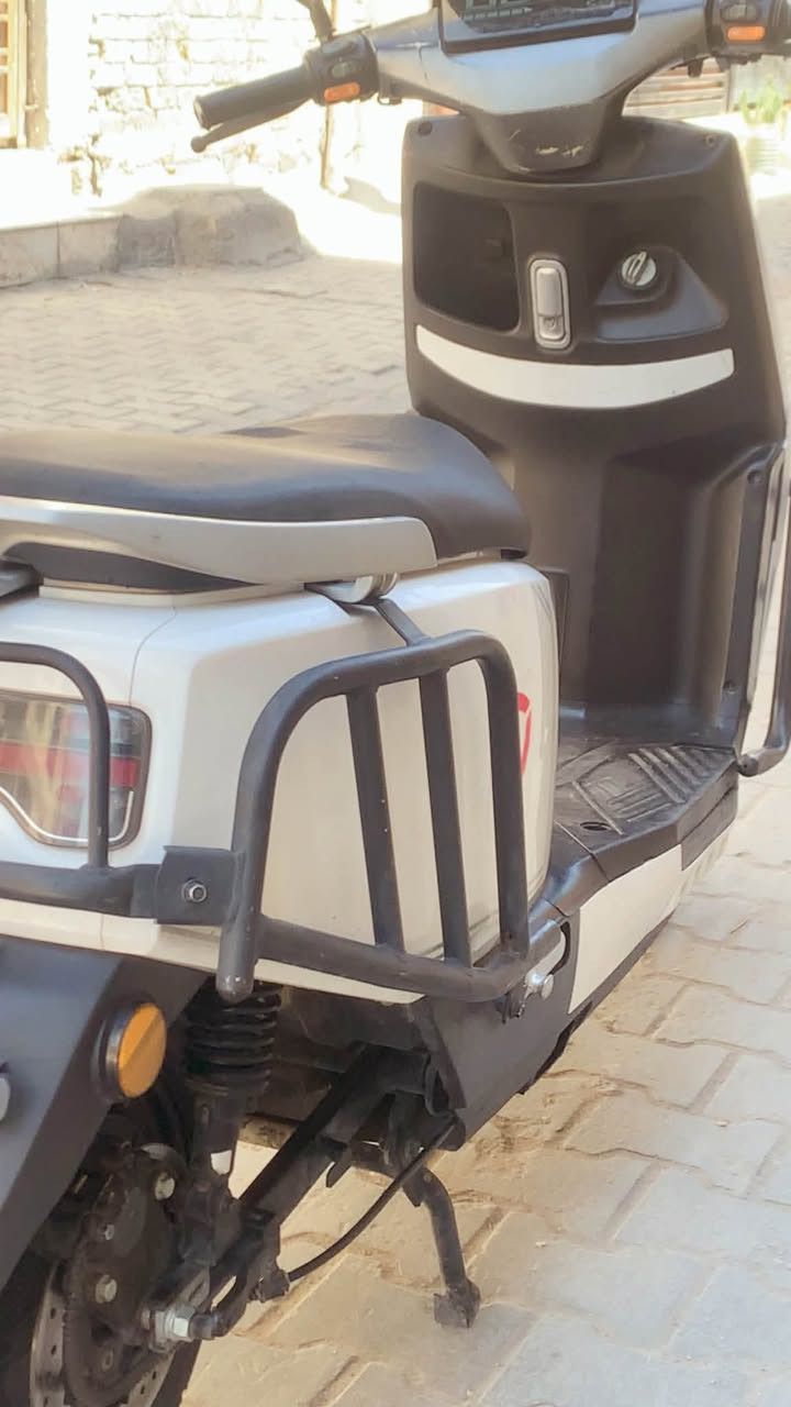 دراجه شركه تايلج العالمية معروفه مواصفاتها 
بطاريات فول ع فحص
للبيع ب800 وبيها مجال او مراوس بدراجة ام عيون او وحش الكون عنوان بغداد للتواصل ***********
