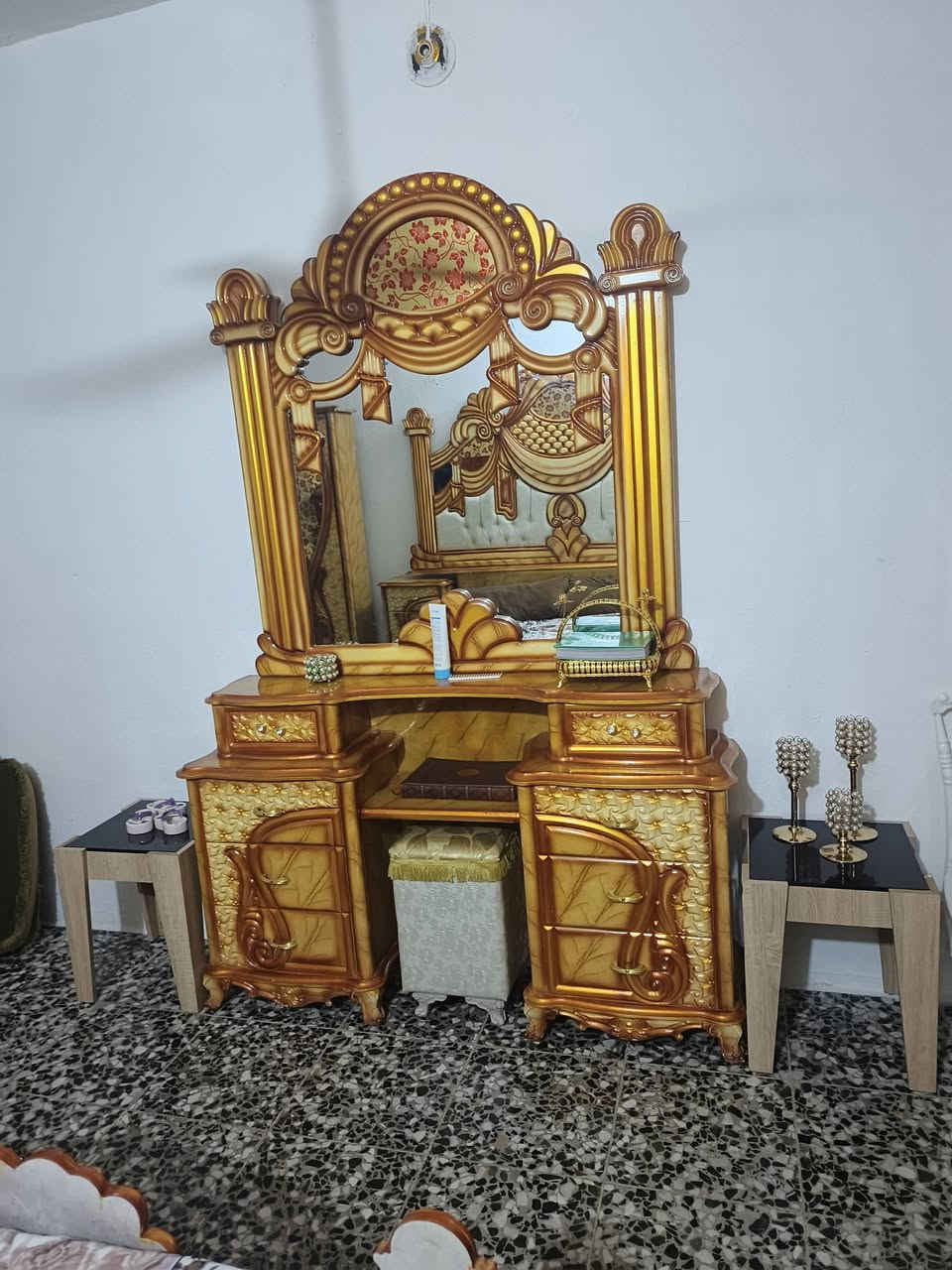 سلام عليكم غرفه نوم تركي للبيع نضيفه كلش سعر مليون وبيه مجال مكاني بغداد للستفسار تصل ***********
