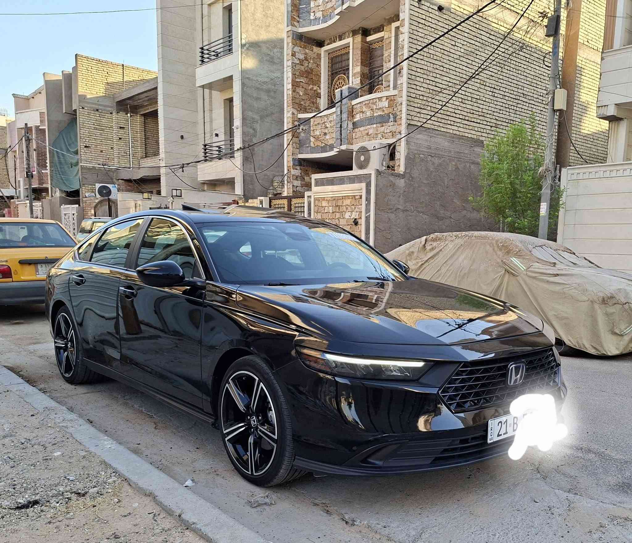 للبيع هوندا اكورد سبورت هايبرد موديل ٢٥ ماشيه ٨٧٠٠ مايل قابل للزياده معروفه مواصفاتها محرك ٢٠٠٠ هايبرد حادثها تبديل بنيد فقط وبارد بالجاملغ الايسر الامامي كفاله شواصي ولغود طاك ايرباك الاستيرن والبرده راجع سستم رقم سليمانيه بسمي سعرها ١٩٣ ورقه وبي مجال مكاني موجوده بغداد للتواصل ***********@  بي واتساب
