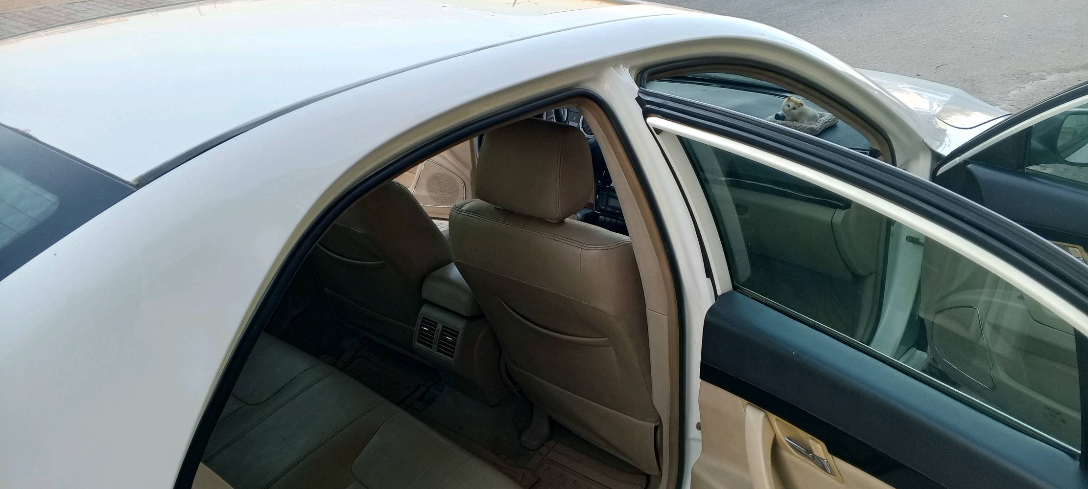 السلام عليكم
جيلي امكراند موديل 13 محرك كير مسيوبوشي بلادي 2400 سنويه 29تبريد شغال بأسمي تحويل ثاني يوم السعر 73وبية مجال بسيط مكان السيارة كربلاء 
هاتف 
*********** بي واتساب