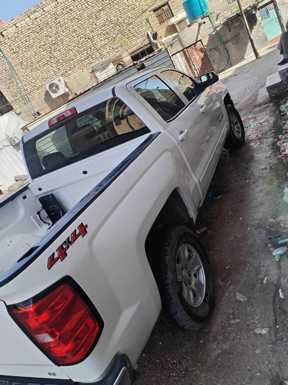 سلفرادوا موديل ٢٠١٧ كلين تايل مكفوله بيضاء محرك ٨سلندر ٥٣٠٠ باب طويل بدي قصير موبايل ***********سياره نظيفه باسمي
