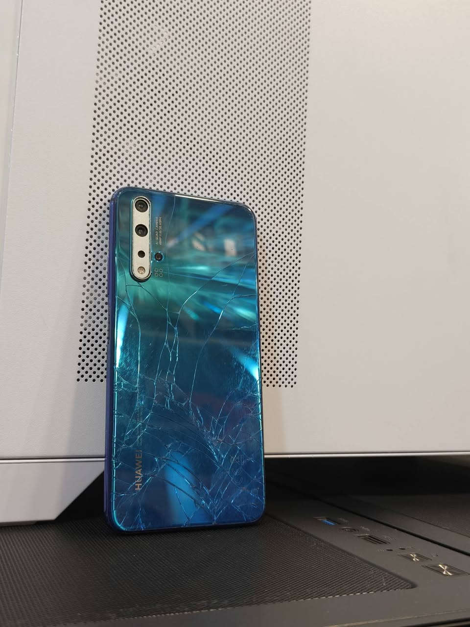 Nova 5t
دعم كامل لخدمات كوكل بلي
معالج kirin 980 فلاكشب في وقته
رام ٨ تخزين ١٢٨
شاشة وبطارية جدد فقط ظهر مكسور تبديله ما يكلف ١٠ الاف دينار
يشغل العاب ببجي ٦٠ فريم كود دلتا فورس وبيس 
رايده ب١٠٠ وعنواني بغداد سيدية 
لبتواصل *********** فقط واتس اب

