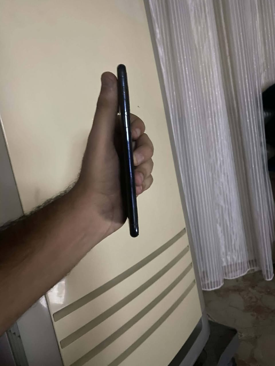 السلام عليكم
11برو ماكس للبيع 
ابيع طافي يعني فحم 
شاصيه لوك كدام العين ابيعلك 
العنوان بغداد مدينة الصدر
السعر ٧٥ وبي مجال حك الجية 
الهاتف ***********
