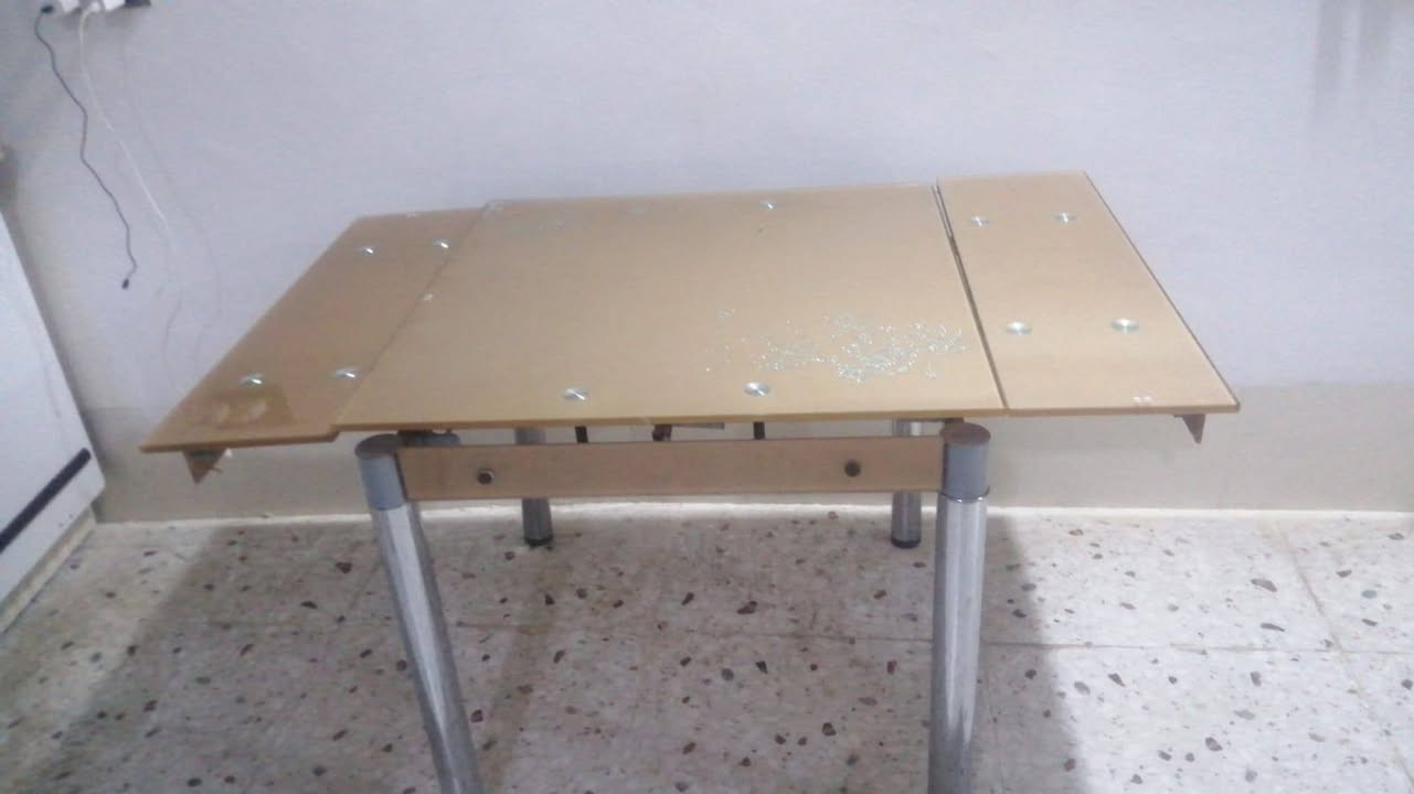 ميز طعام للبيع مع ٣ كرسي سعر ٨٠ بيها مجال شراي تعال خاص عنوان كركوك
***********

