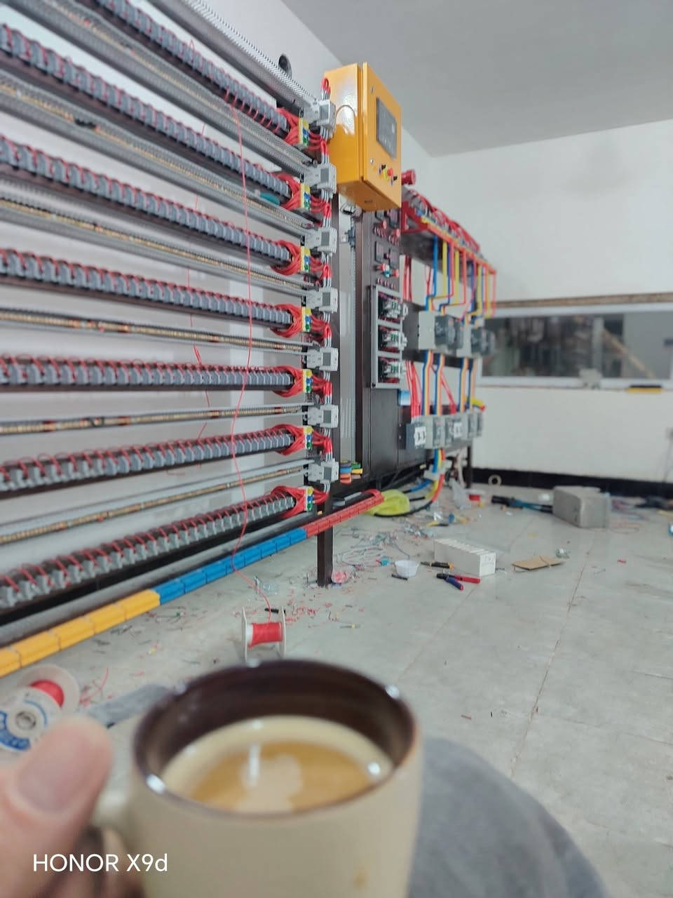 عندما تجتمع الدقة الهندسية مع الاحترافية في التنفيذ.. تكون النتيجة منظومة تعتمد عليها. ⚡
–دمج وحدات التحكم والربط الذكي (Control & Sync Modules.
–ترتيب وترقيم خطوط السيطرة (Wiring & Ferrule Coding).
منظومة حماية متكاملة: قواطع ومرحلات حماية دقيقة للتعامل مع مختلف الأحمال وتذبذبات التيار.
​👨‍🔧 إشراف وتنفيذ: المهندس علي نبيل
📍 الفلوجة - الأنبار (مستعدون لتجهيز وتراخيص المشاريع في جميع المحافظات)
📞 للتواصل وعروض الأسعار: [ *********** ]
🌐 متابعة الأعمال:fb.com/Energy.Horizon.IQ

نص مكتوب في الصور:
- HONOR X9d