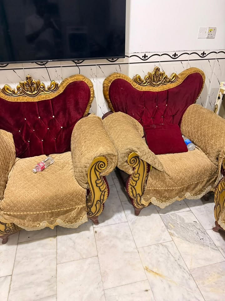 اثاث بيت للبيع مكان بلديات
الثاث كدامك تخم 10 نفرات ضخم بي كم رجل طاكه شغلته بسيطه 

غرفه نوم تركيه ٥قطع مكاني بلديات 
قيم واخذهم ثنينهم رقمي ***********
