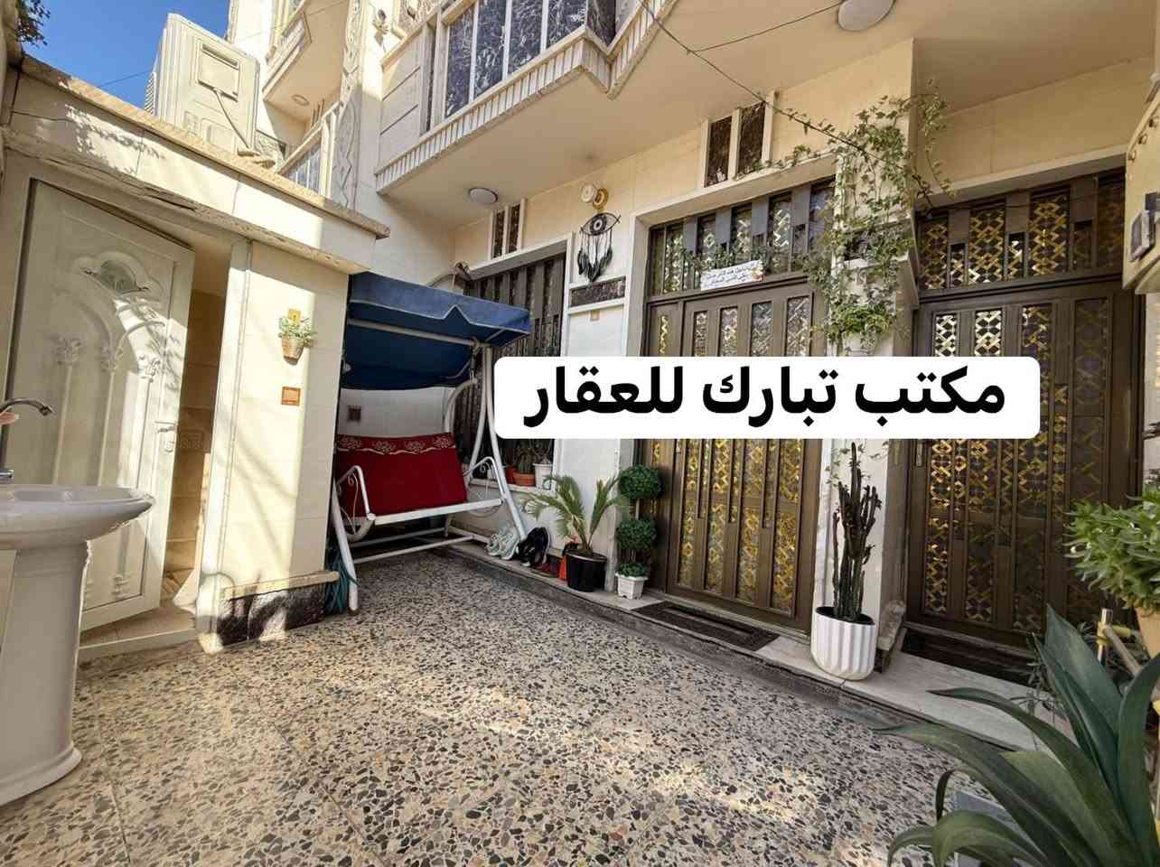 الدار للبيع 🏠مكتب تبارك للعقار 🏠
السعر 245 مليون وبي مجال 💵شغل درجة اولى فول
العنوان الشعب شارع عدن يبعد عن الشارع العام الرئيسي شارع المحكمة ست بيوت👌
المساحة 100 م ( مدخلين )👌ثلاث طوابق 
يحتوي الطابق الارضي على كراج صغير وخدمات خارجيةومغسلة واستقبال ومطبخ حار وبارد ومنور وخدمات وغرفة نوم 
ويحتوي الطابق الثاني على غرفتين نوم وخدمات ومكان غسالة
ويحتوي الطابق الثالث على غرفة نوم وسطح
للاستفسار اكثر يرجى الاتصال على الرقم التالي (متواجد هذا الرقم على الواتس اب والفايبر والماسنجر *********** )
او الاتصال على الرقم الاخر 
***********
او زيارة مكتب تبارك للعقار والمقاولات الكائن في شارع الاسواق المركزية قرب مطعم ميامي

