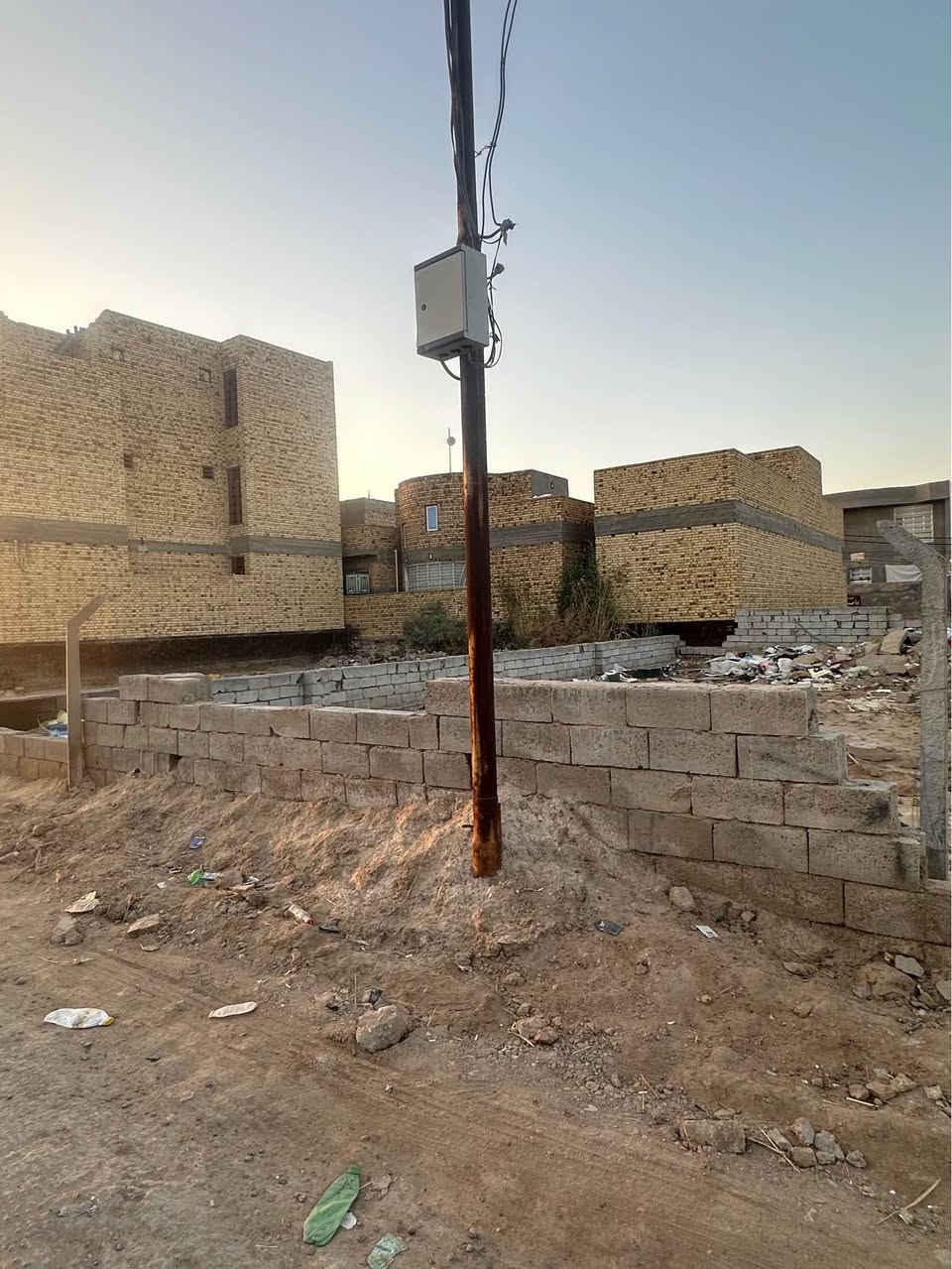 عرصه طابو زراعي سند ٢٥ 
المساحه : ٢٠٠ م  — الواجهه ٩ ونص — النزال ٢١ م 
العنوان : حي الجامعه — شارع الحولي — مقابل اسواق اليمامه خلف اسواق فروتي قريبه للشارع العام 
السعر 58 مع المجال تبعد عن الشارع العام 50 متر 
***********
*********** ديوانية, القادسية
