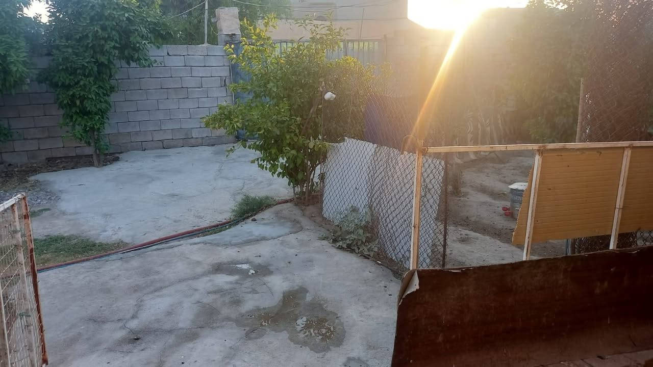 هيكل بحي سلمى التغلبي المساحه 300م 
البيت الواجهه ١٢ 
غرفتين وصاله واستقبال ومطبخ
السعر ٦٠ مليون بيها وصل بلديه ورقم
للاستفسار: ***********
