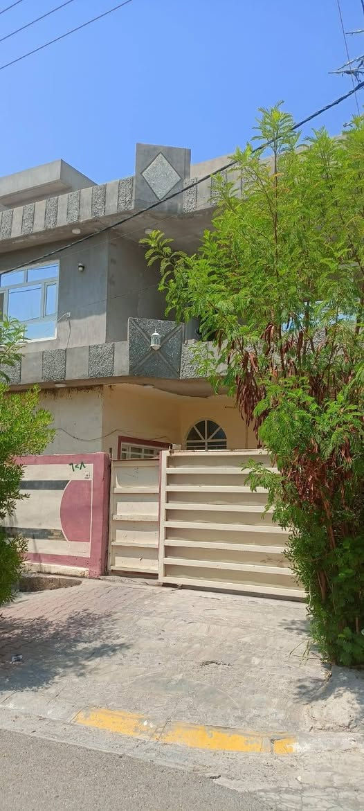 اعلان دار 100متر مربع ركن 3طابق، طابو صرف مقابيل باب الجامع عدد غرف نوم ثلاثه استقبال عدد 2مطبخ عدد 2حمامات عدد 2صحيات عدد2على شارع 20مكان درجه اولى للاستفسار اتصال عل رقم ***********
