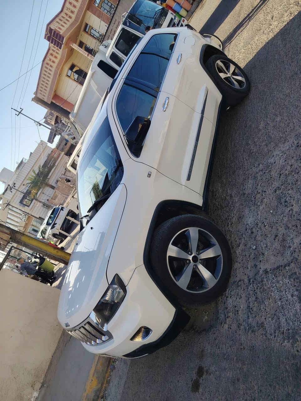 السلام عليكم جيب موديل ١١ فول مواصفات محرك ٥٧٠٠ مراوس جارجر أو جالنجر للاستفسار ***********
