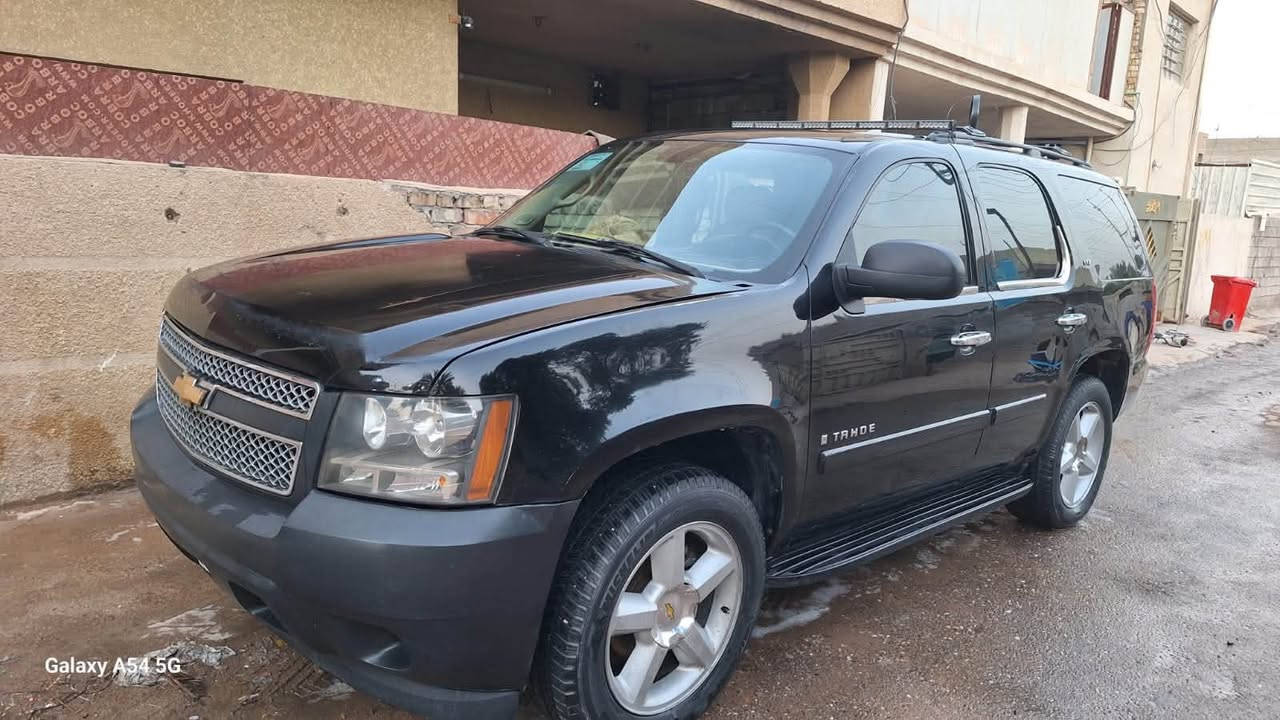 سلام عليكم 
تاهو LTZ فول موصفات موديل 2008
السيارة خليجيه بدون حادث مابيها نواقص السيارة 
جاهزه صدر جديد مكينه 5300 المرغوبه كير ومكينه
جدد شاديهن رقم كركوك قرار ٤٨ فقط وكاله تبريد شغال 
مابها نقص المكان بغداد الشعب السعر 120 وبيها مجال حك الجيه رقم ***********
