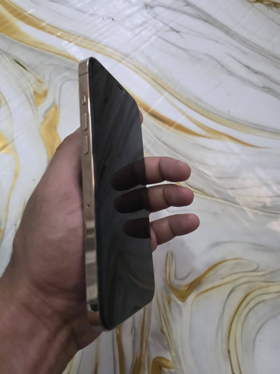 ايفون 12 برومكس شرق اوسط ذاكره 256 بطاريه 90 مبدله فقط بطاريه وشاشه. جهاز نظيف وكل شيء شغال عدا فيس ايدي وسعره 300 الف ***********
