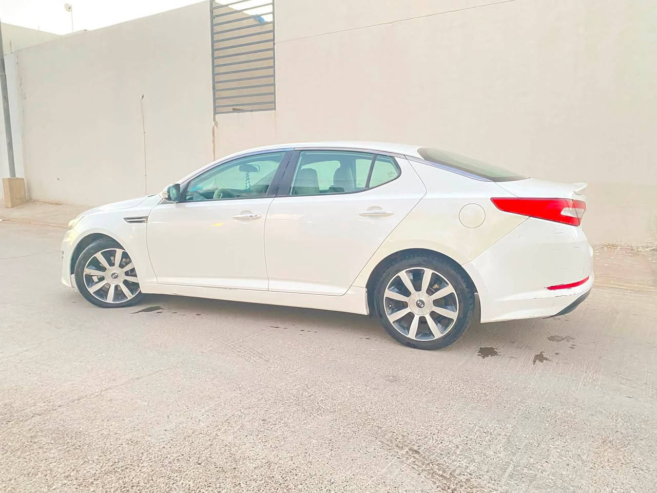 للبيع فقط كيا اوبتيما السعر 110
خليجي | محرك 2000 DOHC |  | رقم اربيل مميز
​الموديل: 2011
المركبة: كيا أوبتيما (Kia Optima)
المنشأ: خليجي
المحرك: 2000 DOHC
​✅ محرك 2000 DOHC (قوي واقتصادي)
✅ مكفولة من التبديل  (شرط الفحص).
✅ حدادية وتراي كله نظيف (مال جناي).
✅ تبريد ثلج 
موصفات السيارة 
بصمة تشغيل وبصمة ابواب 
مري شفط +اشاير بالمري 
شفتات ستيرن
تحكمات كاملة بالستيرن
5 ويل كب
حساس خلفي 
انذار سرقة 
تبريد قطعتين
​📸 حالة السيارة : جيدة
​الضرر: صبغ جاملغ خلفي جهة السائق + شخوط بسيطة
​الكفالة الميكانيكية: الكير والمحرك كفالة
​الحالة العامة: السيارة جاهزة.
​📍 المكان: النجف - مركز النجف 
📞 للاستفسار (اتصال او واتساب ):
​***********
***********

​معلومات التسجيل:
​رقم السيارة: (اربيل  )
​التحويل: وكالة أو تحويل مباشر.

​#سيارات_العراق_للبيع
#وسيط_سيارات_العراق
#كيا_أوبتيما
#Kia_Optima_2011
#خليجي
#النجف
#محرك_2000
#مكفولة_عامة
#نظافة_جناي
