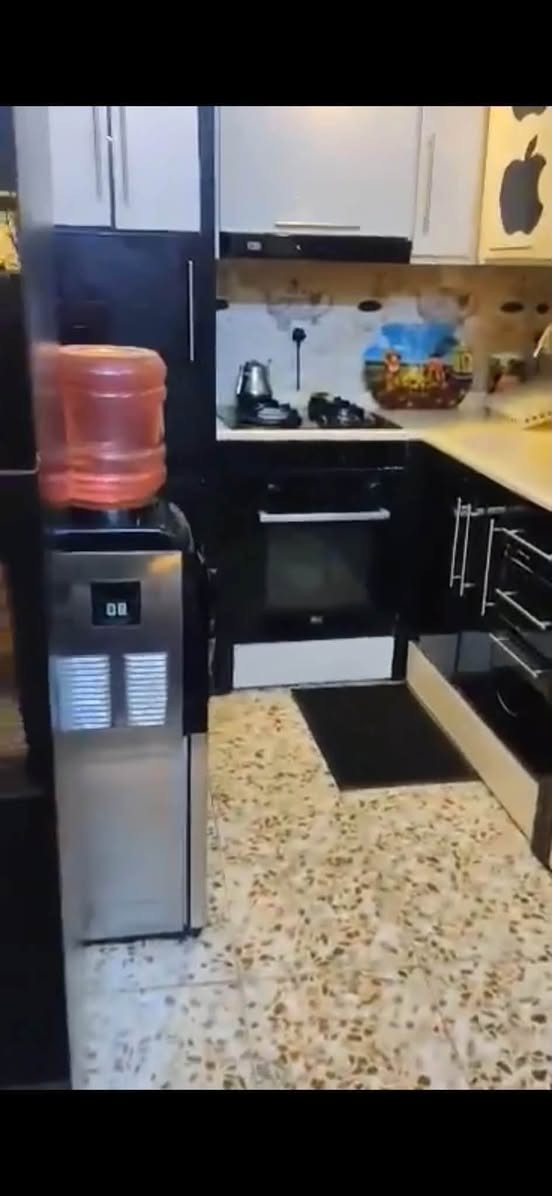 بيت للبيع  طابقين مساحة ٥٠ متر مربع طابو زراعي ملك صرف سند ٢٥
واجهه ٨ نزال ٦.٥ بناء ٢٠١٧  السعر ٧٥ مليون وبي مجال

طابقين يحتوي على مدخلين استقبال ومطبخ وحولي وغرفة نوم في الطابق الثاني وصحيات العنوان الشرطة الخامسة  قرب جامع الجميلي  اول بيت في مدخل شارع الجميلي  

علما المنطقة مخدومة من قبل الدوله مجاري وماء وكهرباء وانترنيت ظوئي وقريب من البيت كامل البنيه التحتيه مدارس وافران  وأسواق وكل المستلزمات  ومعاملة البيت كامله في وحده الرشيد ومرقم من قبل امانه بغداد والبلديه  

للاستفسار *********** واتساب  24 ساعة فعال مع صاحب الدار  شخصيا
