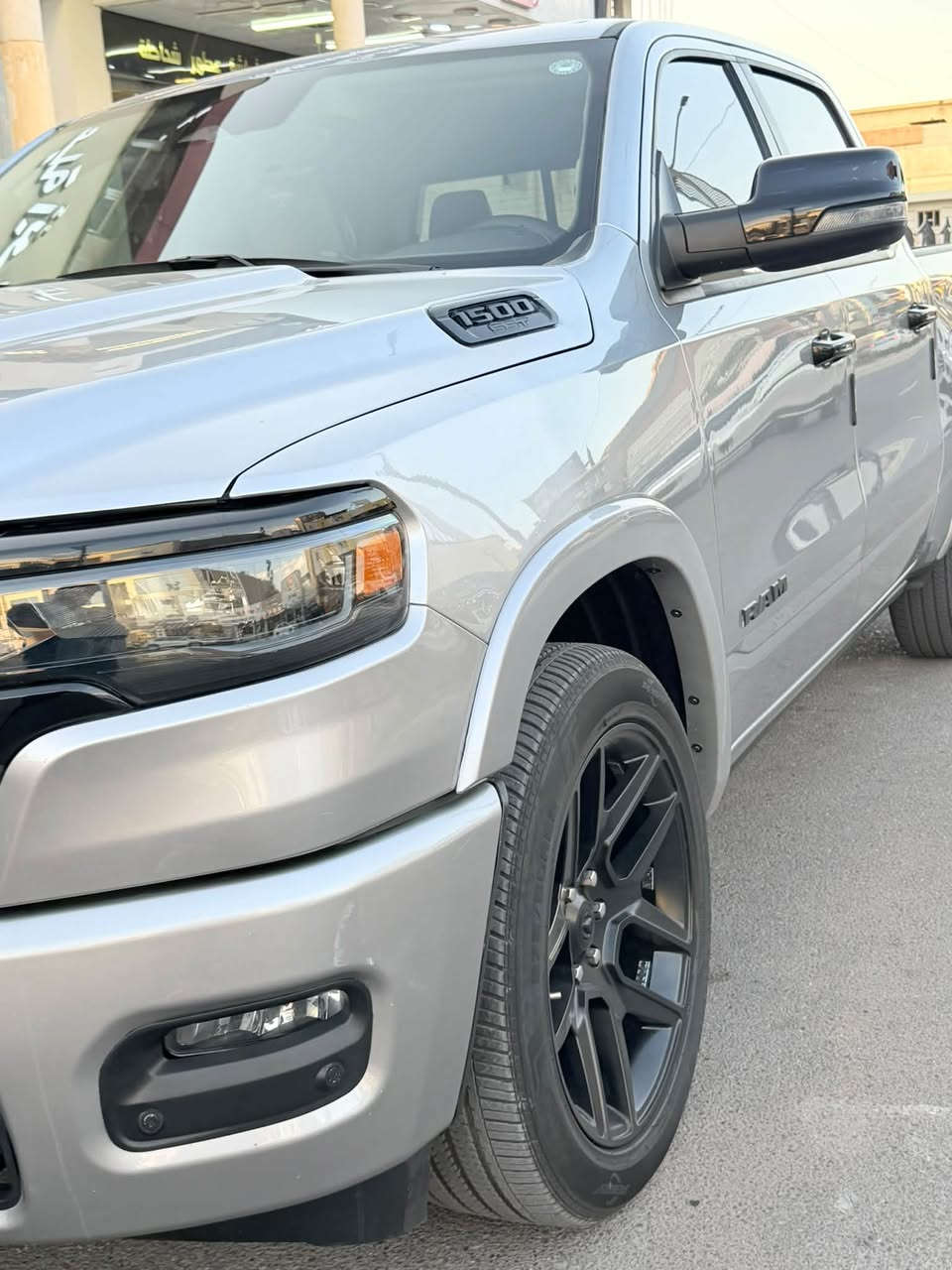 للبيع RAM 1500 LARAMIE 2025 - فل مواصفات
ماشية 45 الف كيلو فقط 
وارد امريكي ( ضرر سطحي ) 

وحش الشارع انظف واعلى صنف بفئتها طلب خاص 

المواصفات:
المحرك الجديد 3.0L توين تيربو  

كير 8 نمر + دفع رباعي 4x4 اوتو + 
جلد فاخر لون ملكي مع تطريز مطعم بالشامواه الفاخر
مقاعد كهرباء / تدفئة / تبريد / مساج 24 حركة
شاشات: 14.5 انج وسط +12 انج عدادات + Head Up Display
سماعات Klipsch الاصلية 23 سماعة
بانوراما + مراية ديجتال + شاحن وايرلس
ويل 22 انج 
امان فول:
رادار Adaptive Cruise + حافظ مسار Active Lane
360 كاميرا 
نقطة عمياء + بريك اوتو + قراءة علامات

التفاصيل:
اللون: رصاصي سلفر 
الموديل: 2025
الماشية: 45 الف 
الرقم: اربيل  بأسمي - تحويل مباشر 
الحالة: ايرباك سستم وتصليح درجة اولى 
المكان: الانبار . الرمادي 
السعر:  اكتب تم
رقم الهاتف *********** او مراسلة خاص
