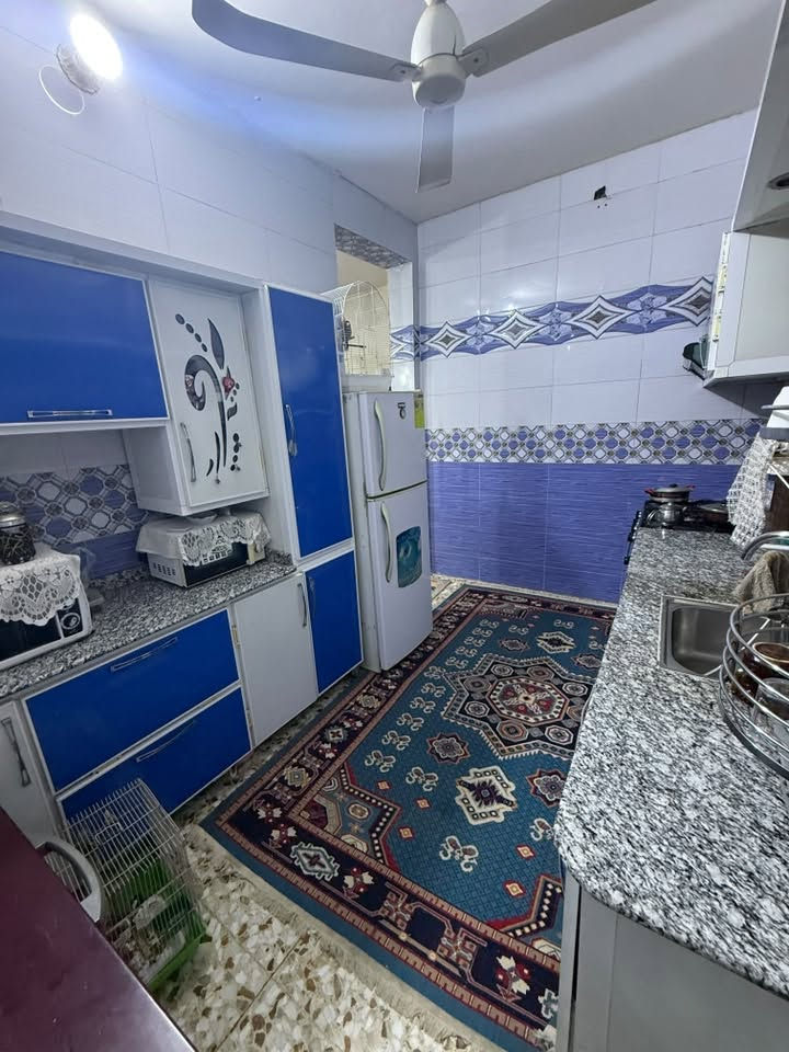 سلام عليكم دار لبيع مساحه ١٠٠ متر مربع وجهين ١٠/١٠
يتكون من منزل من 
مكان البيت محزم الرابع شارع رابط بين ٨٠ /و ١٠٠
مطبخ صاله كلدور غرفه  مجمع صحيات اخارج وداخل
تفاصيل ***********
***********

