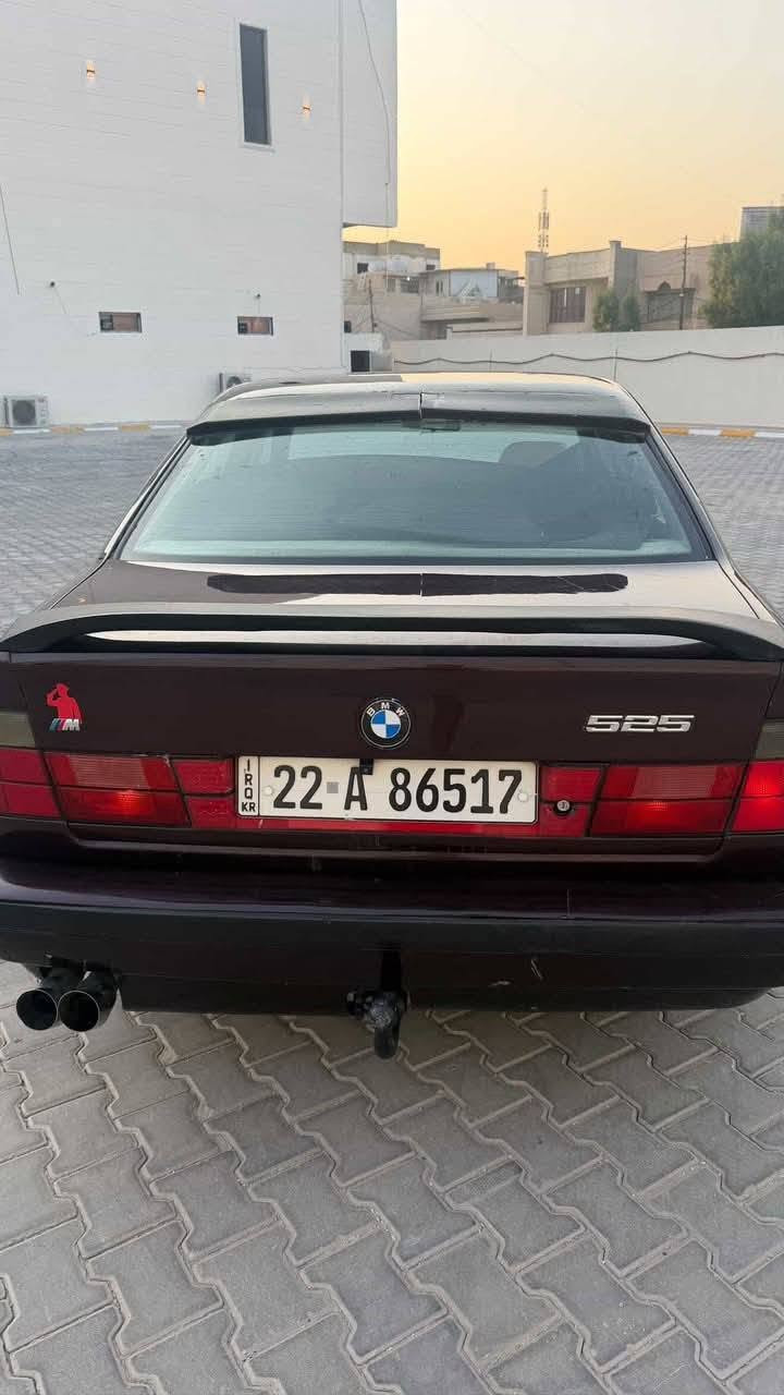 السلام عليكم
بي ام موديل 1991
حجم 520 مكينة كير 525 بالكرتون
سيارة فول مواصفات ماعدة فتحة
جلد تبريد قطعتين
دبل ايرباك
تخم تاير
مكينة وكير تبريد كفالة
عام للجمالية شرط اي ضربة مابيها
مكان سيارة بغداد حي الخضراء
سعر 55 بيها شي بسيط 
للاستفسار الاتصال على الرقم
***********

