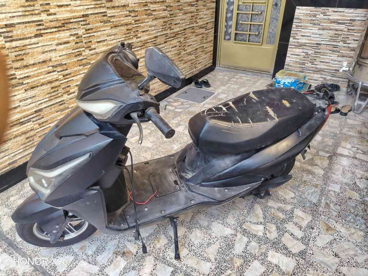 دراجه شغالة من الدكمه بلدكمة بس بطاريات هابطه يحتاج بطاريات 6 كبار نقصها بس بطاريات السعر 175 بيها مجال  للاستفسار الاتصال على الرقم ***********
