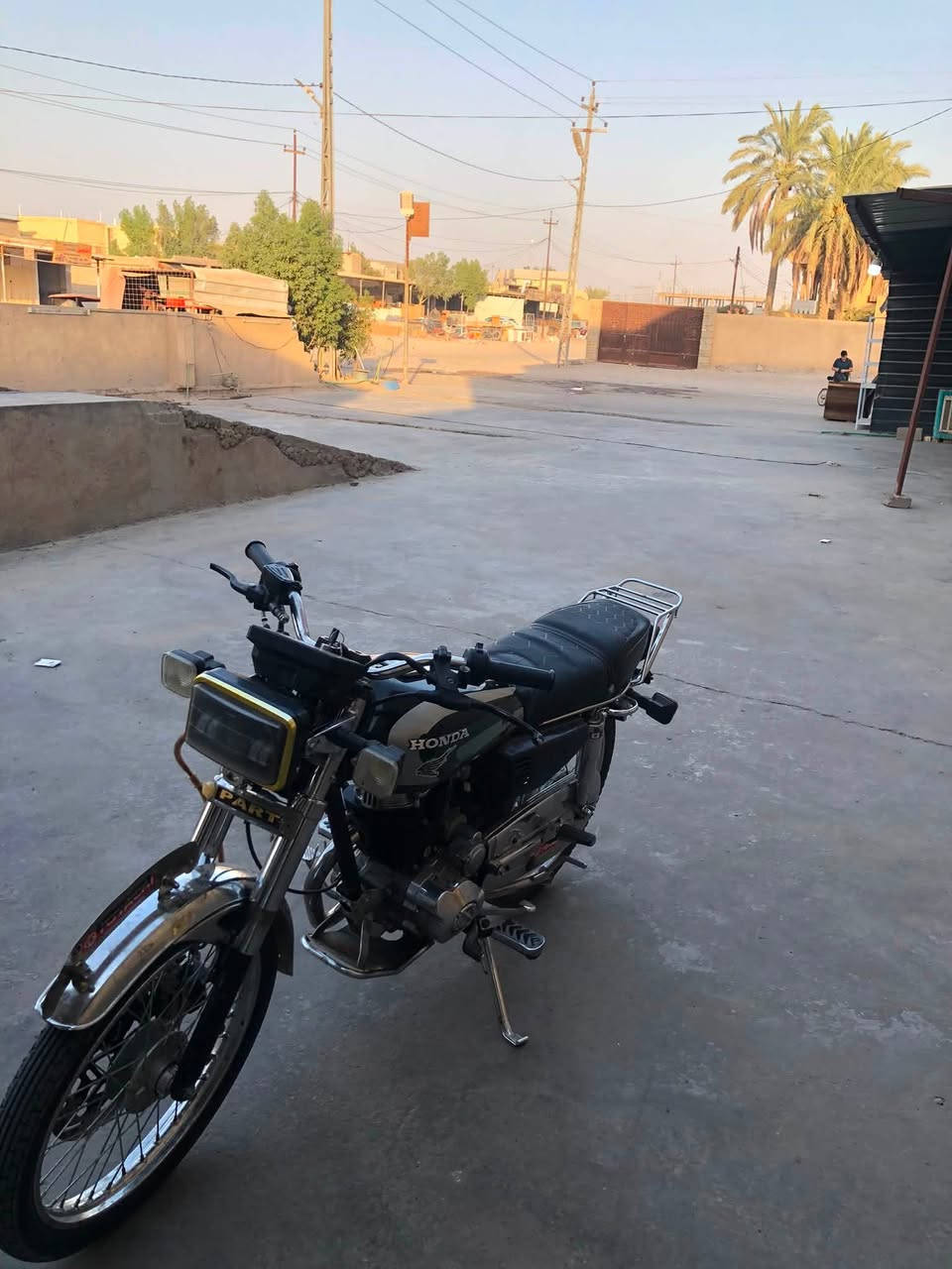 دراجه البيع او مروس حسب القناعه محرك ٢٠٠شغاله اي نقص مابيه السعر ٧٠٠وبيه مجال التصال على الرقم ***********
