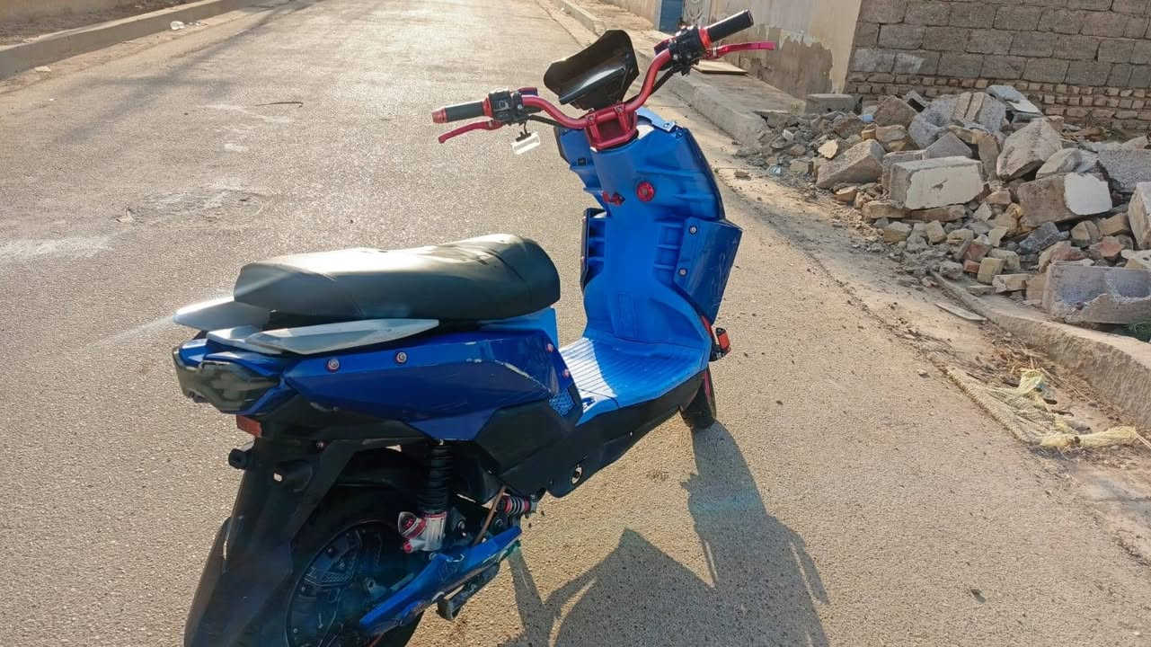 السلام عليكم دراجه شحن للبيع اخت الجديده فول مواصفات موديل 26 دراجة نضام بك الملف 3000 النضافه 100 /100 خير من الله لايت عالي وناصي هورن نشرات اشاير شلعه ومعدل بطاريات الكبار السعر 280 وبيه مجال بسيط الرقم *********** المكان بغداد
