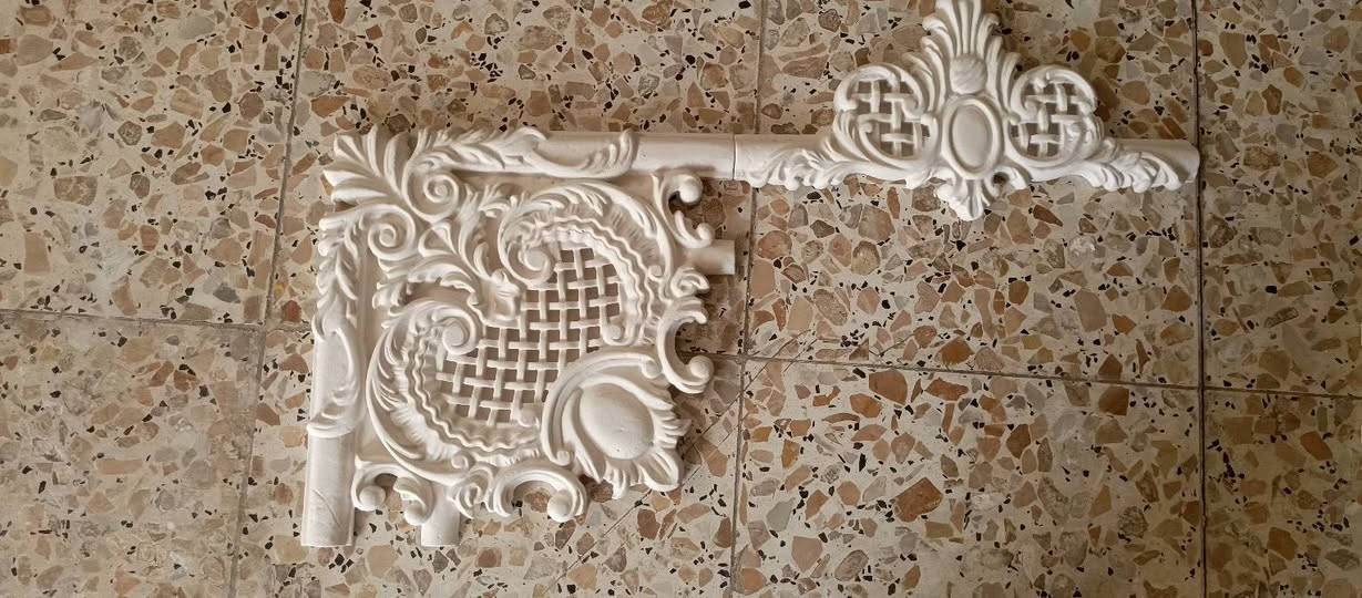 قوالب سيليكون درجه اوله ما مستخدمه بس نماذج وياها بحره فايبر كلاس وقوالب سحب اناره مخفيه وسحبه طياريه وبنل 5سم وبنل3سم سحبه 7سانتيم صدر طير 
قوالب خشب سحب عدد 8 وسيلكون 210كيلو اركان توج هواي شغلات وكلهن حلوات أبيعها شلع سعرها 1250مليون وربع مكاني بغداد دوره *********** 
***********
