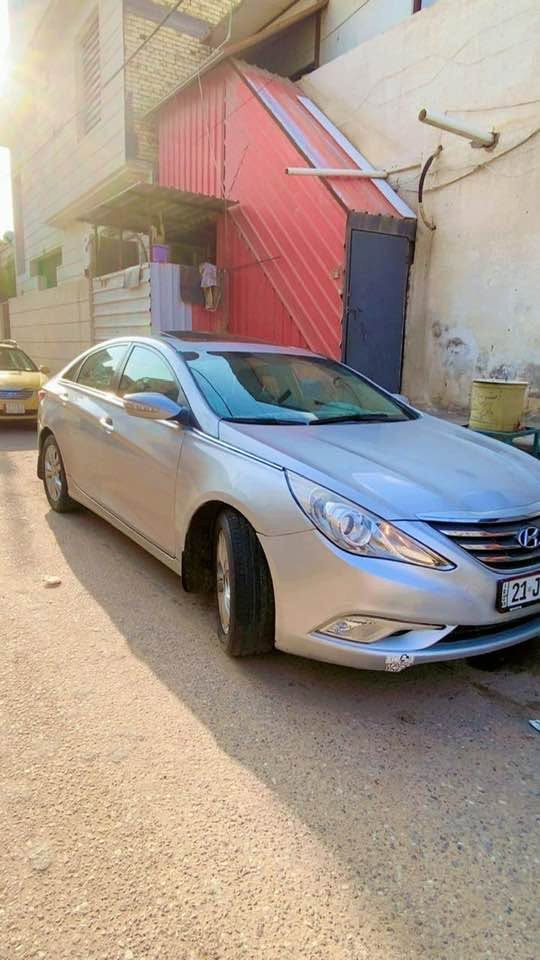 سوانتا 14فول واحد على واحد 
سوناتا سلفري مكينه  بانزين 
السياره جديده كلش وجاهزه من كلشي 
حداديه جديده وكلشي بيه شرط الفحص مكينه كير 
السياره كصه وحده بجم متومه اسليمانيه طبق لاصل 
مكاني بصره ب38وبيه مجال حك الجيه مستعجل على بيعتها محتاج 
***********
