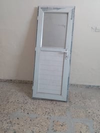 باب حمام bvs مراية وجام اخو الجديد طوله 2متر  عرضه 75 باب نظيف استعمال...