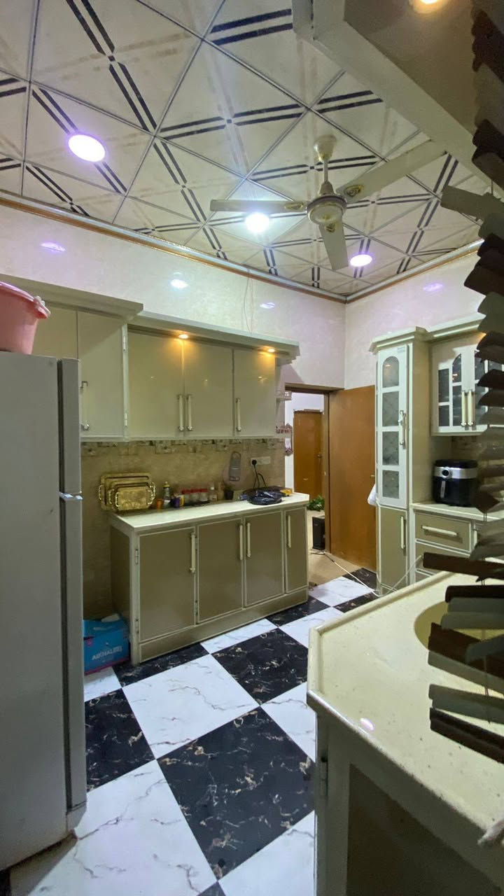 🏠يت للبيع في الجزيرة قرب 🔸شارع زين العابدين🔸 قريب على مدرسة المنهاج الاهلية 
طابو صرف زراعي بأسم عراقي اصولي مية بالمية 🔹بناء شخصي طابوق🔹 مساحتة 167متر 
البيت بيه غرفتين منام وصالة وديوانية ومطبخ كامل ويه البيت وصحيات داخليه وخارجيه وحديقة صغيرة البيت بناء كلش قوي 
سعره لبيت 83وبي مجال 
الرقم للاستفسار ***********
