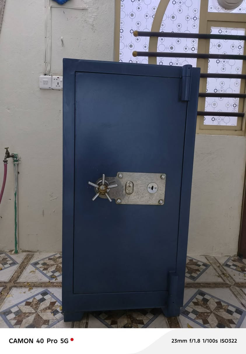 قاصات للبيع الحجم الكبير 850 الف الحجم الصغير 750 الف  وزن ثقيل ***********
