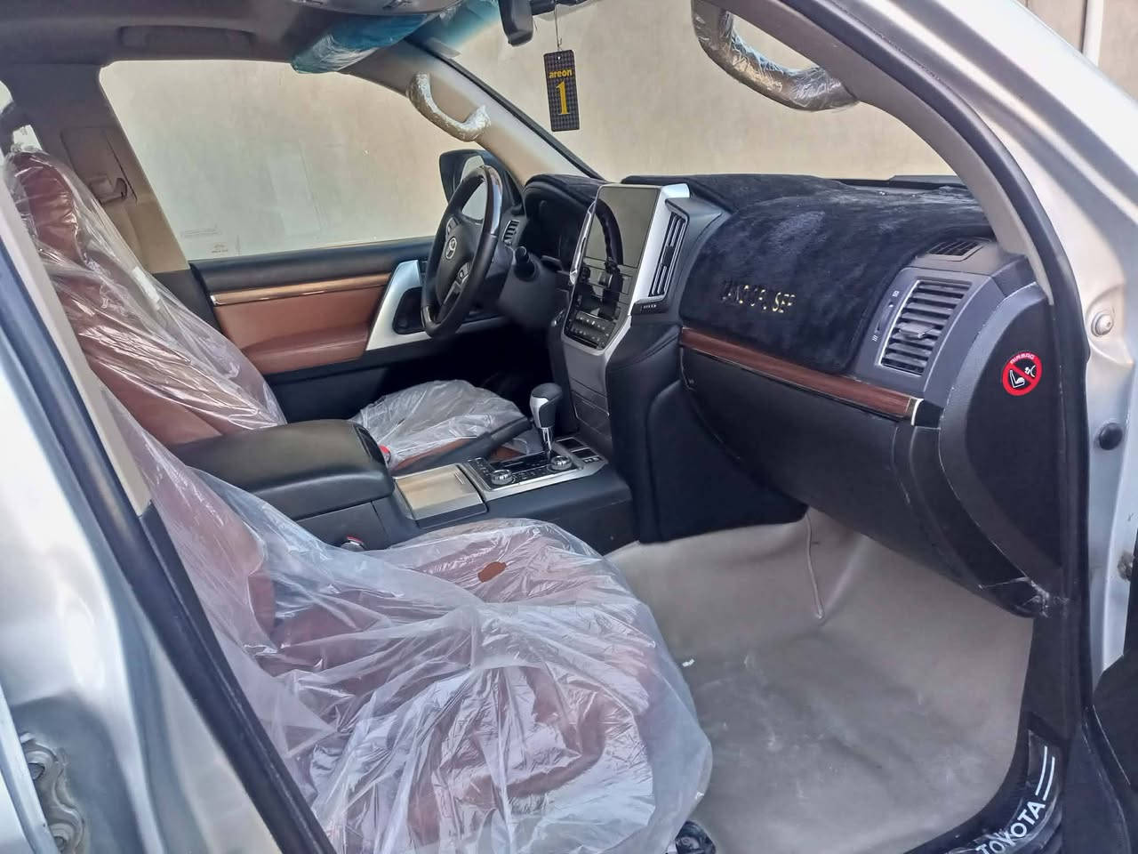 سلام عليكم من رخصت مدير لكروب لندكروز موديل 11ستينيه سياره بيه جفيه خفيفه بل طين محدثه داخل وخارج 21 هزه جديده
8سلندر مواصفات لكزز بسمي بيع فقط سياره ماعايزه اي شي سعر مناسب مداور ثاني يوم رقم***********لتفاصيل اكثر
