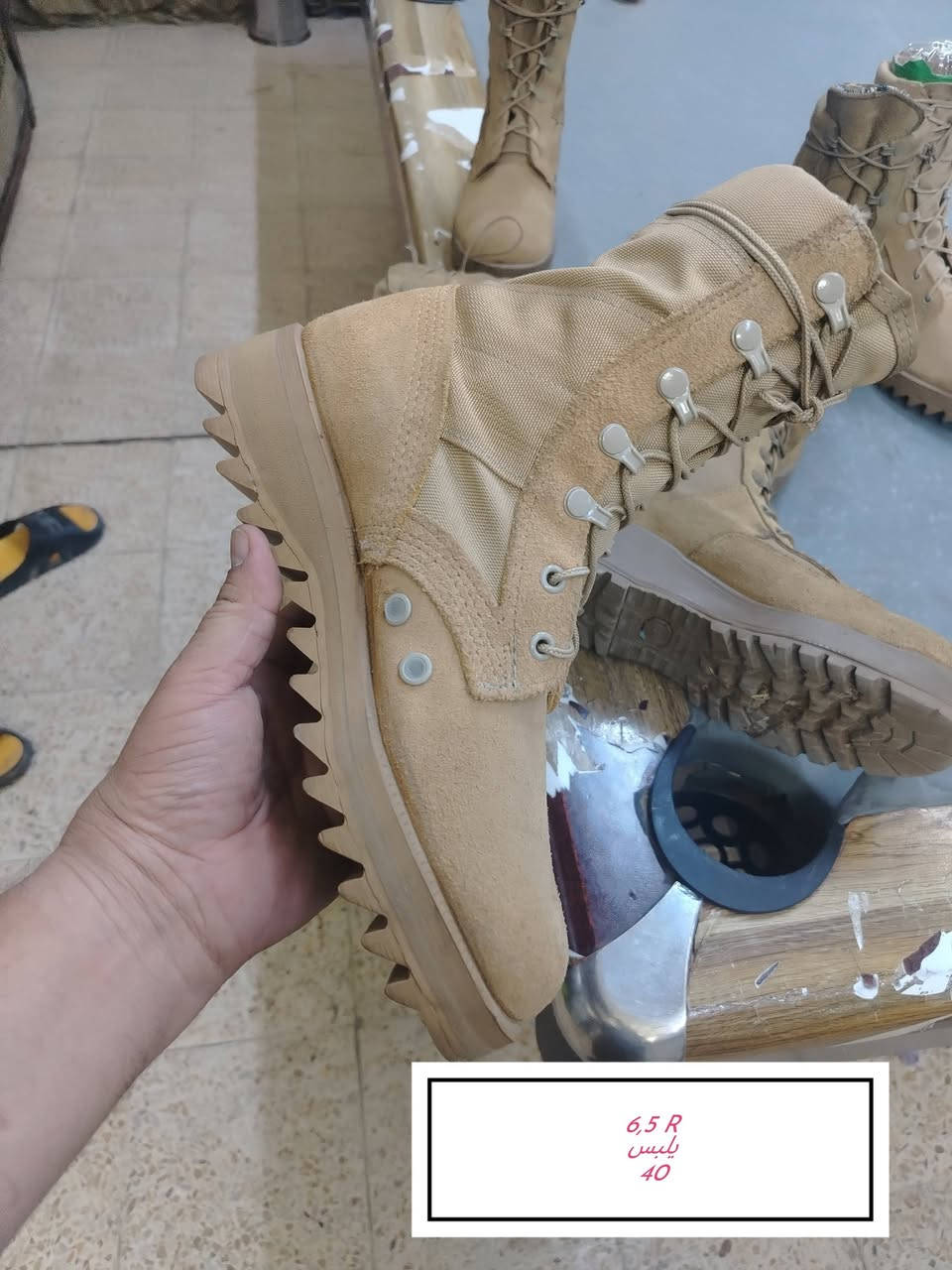سلام عليكم متوفر هذني كم قطعة بسطال القياس بل الصوره الي حاب يعرف السعر يسئل واني اجاوبه او مراسلة على الواتس اب يوجد توصيل
***********

نص مكتوب في الصور:
- 6,5 R
- يلبس
- 40
- لبس
- 7 W
- 41