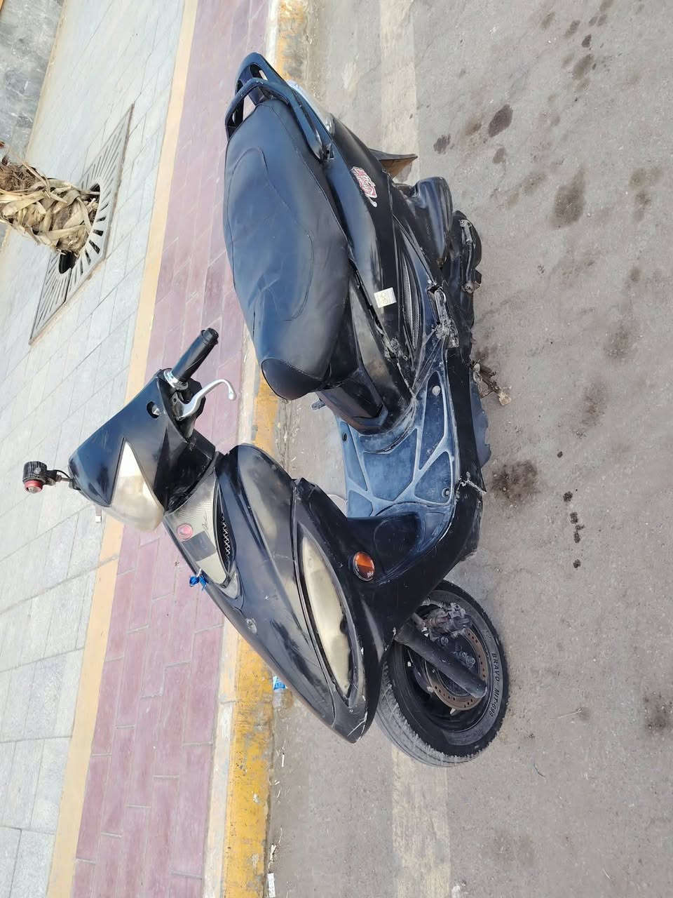 سلام عليكم دراجه للبيع كامكو كله شغاله دراجه مفتوحه مره وحده تايرات جدد ستوني شادهن مكان كوفه البوحداري لسعر 300 وبيه مجال قليل مال واحد مستعجل هاذه رقمي ***********

