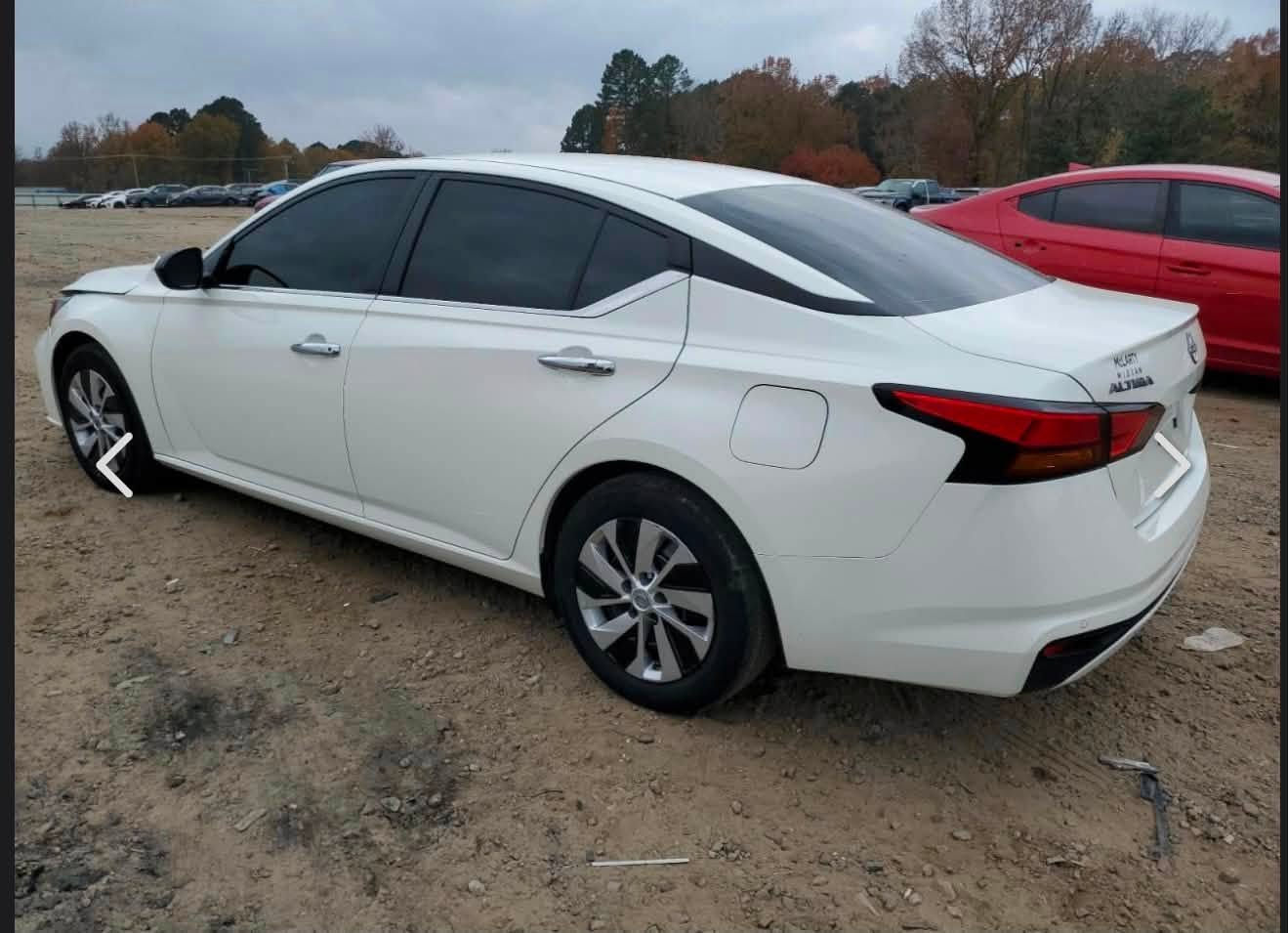 بسم الله الرحمن الرحيم  Nissan altima s
سەیارەکە بەبێ ناوگردن بەبێ ئایرباگ بەبێ بۆیاخ تەنها و تەنها وەکوو لە ڕەسمەکە دیارە لێوی بۆنیدی یەک پەڵەی بچوک بۆیاخی هەیە ماشاللە لێ بێت سەیارەکە بێ نوقسانیە سێتی رادیەتەری بیلادی خۆی لەسەر ماوە  بە نسبەت رۆشتنەوە (٤٢،٠٠٠) مایل رۆشتوە سەیارەکە جاهیزە کاتی نەشکاوە ٣ مانگ کاتی تیایە (٩٠) ڕۆژ  بۆ زانیاری زیاتر پەیوەندی بکەن (***********) ناونیشان کەلار ئادمین 🤍

