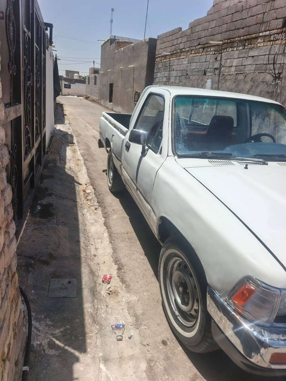 السلام عليكم بكم تويوتا 91 للبيع السياره جاهزه من كل شيء ما عدا بس الغرفه وتحمير جديد  كير مكينه مقفول وشاصي تخم تاير فدوه اللي يخابرني بس الشرايب على رقم التليفون***********

