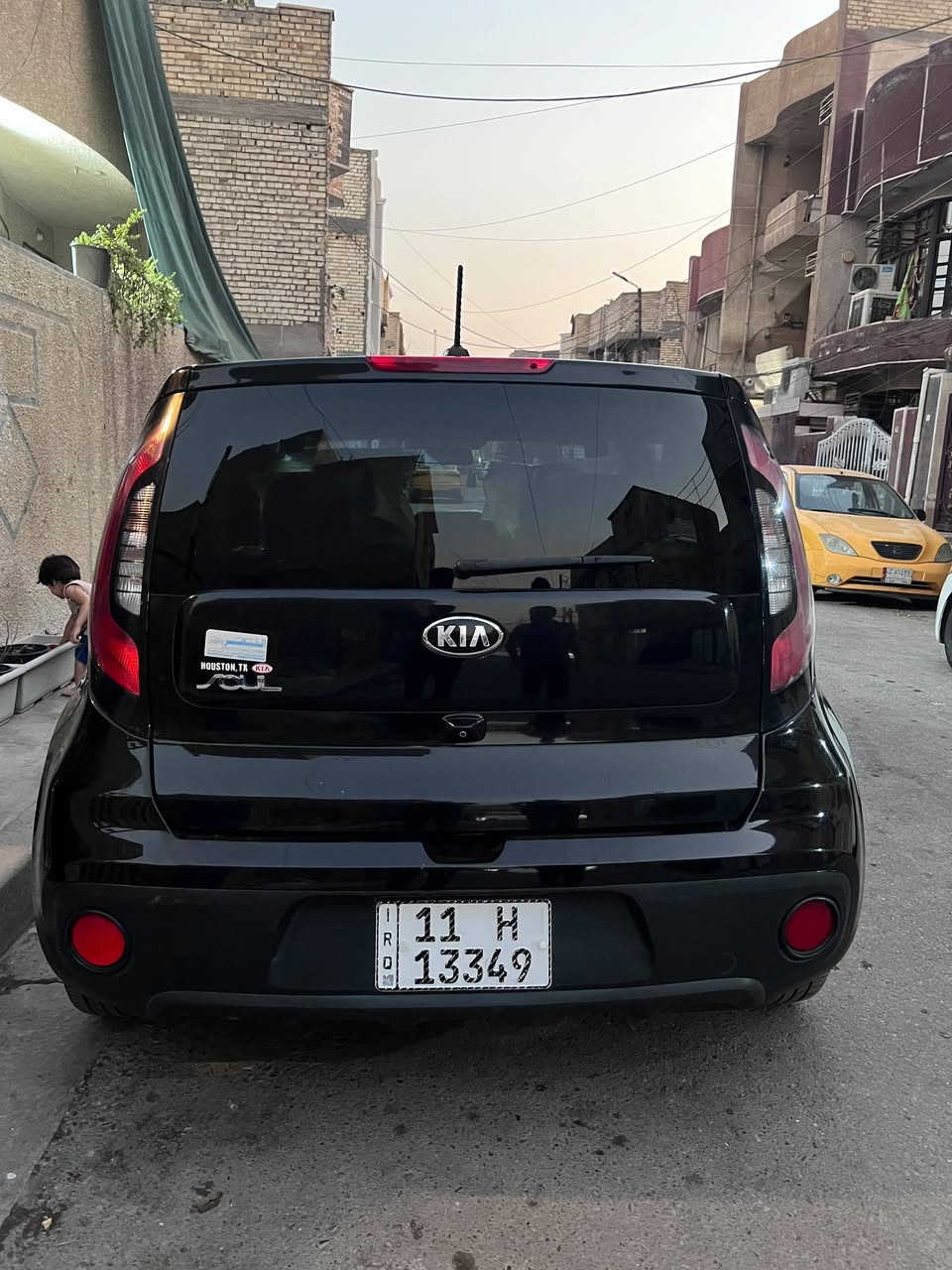 للبيع في بغداد الشعب 🚗
Kia Soul موديل 2019
​المحرك: 1600 سي سي (قوي واقتصادي)
​المكان: بغداد
​التبريد: ثلج (شغال بكفاءة عالية جداً)
​الحالة والبدن: السيارة نظيفة ومضمونة، وملاحظات البدن موضحة بكل أمانة (باب مبدل وجاملغ أيمن مصبوغ، دون أي تأثير على الدواخل أو الإيرباج).
تحويل ثاني يوم. 
​السعر: 115 ورقة (قابل للتفاوض بشيء بسيط )
​للإستفسار والمعاينة، الاتصال على الرقم التالي: ***********
