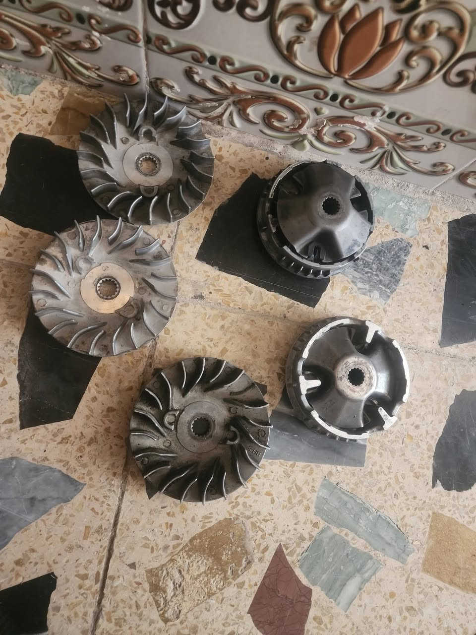 شاصي ثعلب جديد ب 15
دبلات جدد ب 10 

ستيرن كامل هوه والعنبار ب 10
 
كلجات امامي ع 10

اشاير خلفيه ومازده امامي ب 15

ركبه كامله ب 10 

تانكي ب 5. بك لايت ب 5 

واقيه مكينه ب 5. جوين ب 5 سلف ب 5  
مكاني حي اور سبع قصور. ***********

