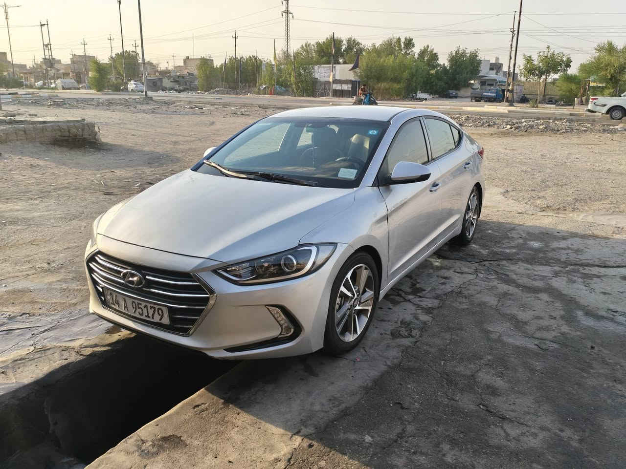 للبيع هونداي النترا 2017
مواصفات السياره تحكم جهتين كير AT مكينه 2000 دوش تخم تاير حداديه جديده تبريد شغال شاشه كاميرا
 حادثه خشم البنيد سونار موجود
السعر 115 رقم بصره
 مكان السيارة ناصرية مركز 
***********
