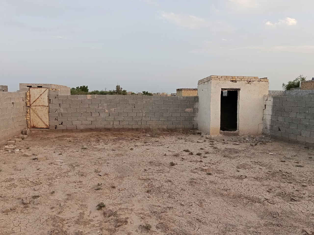 ٢٥٠م • غرفتين • مسيجه