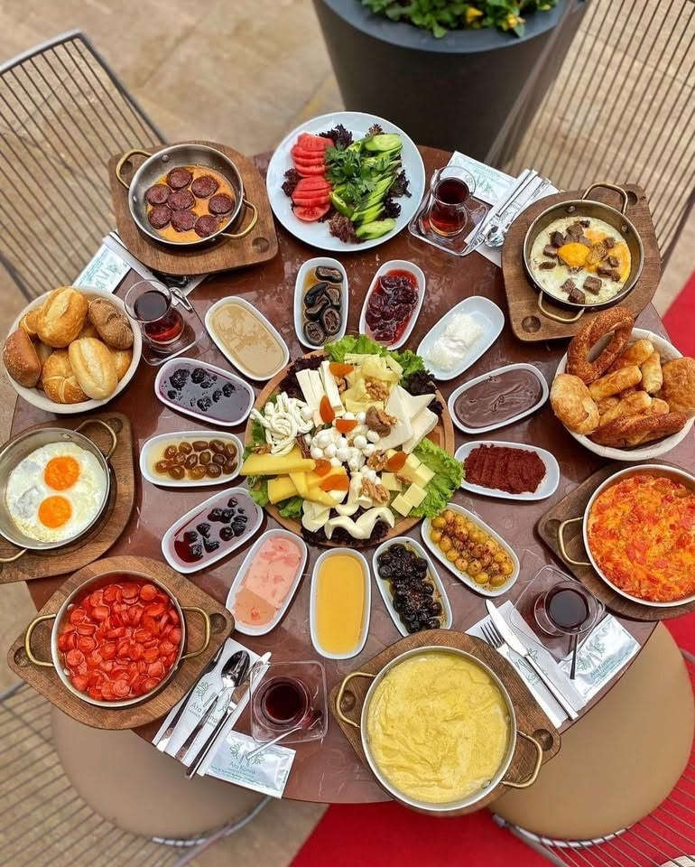 � شيف فطور صباحي – أبحث عن فرصة عمل

شيف متخصص بتحضير وجبات الفطور، ولدي خبرة في تقديم وتجهيز مختلف الأطباق، مع القدرة على العمل ضمن فريق وتحمل ضغط العمل.

🍳 أجيد العمل على:
• جميع الأطباق الغربية
• وجبات الفطور الصباحية
• الأوبن بوفيه
• السيت منيو
• تجهيز وتحضير الطلبات بسرعة وتنظيم
• المحافظة على النظافة وجودة وتنسيق الأطباق

🎯 أبحث عن فرصة عمل في مطعم، فندق أو كافيه في النجف الأشرف، ومستعد للالتزام والتطور وتقديم أفضل ما لدي.

📞 للتواصل: ***********

إذا كان لديكم فرصة مناسبة أو تعرفون جهة تبحث عن
