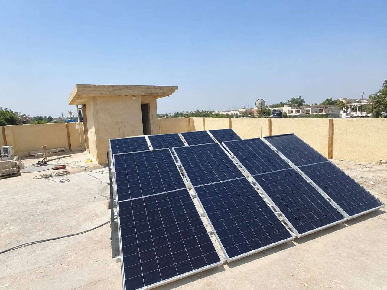 تم بحمد الله وفضله تنصيب منظومة طاقة شمسية☀️⚡

16 امبير : نهاري 
16 امبير :   ليلي

✅ 8 الوح شمسية نوع ( لونجي هيمو x10  ) عالية الكفاءة ضمان 10 سنة

✅انفيرتر ديا 6.6 كيلو واط   ضمان 5 سنوات

✅ بطارية ليثيوم نوع LVTOPSON حجم 16 كيلو واط ضمان 5 سنوات

✅ هيكل حديد  مغلون مثبت بالبراغي لضمان المتانة ومقاومة الظروف الجوية

✅ تنفيذ وفحص وتشغيل بأيدي فنية متخصصة

نسعى دائماً لتوفير أفضل الحلول في مجال الطاقة الشمسية، لتقليل استهلاك الكهرباء وتوفير طاقة مستقرة وآمنة على مدار الساعة.

للاستفسار والحجز:
📞 
الفرع الاول: الديوانية - قضاء غماس ‏
  - ***********    ياسر رحيم
الفرع الثاني - النجف الاشرف 
 - ***********   ضياء عبد الامير

الابداع المتميز ..... طاقة تثق بها
#الطاقة_الشمسية #الديوانية #غماس #الابداع_المتميز #SolarEnergy #طاقة_شمسية #انفيرتر #بطاريات_ليثيوم #توفير_الطاقة
