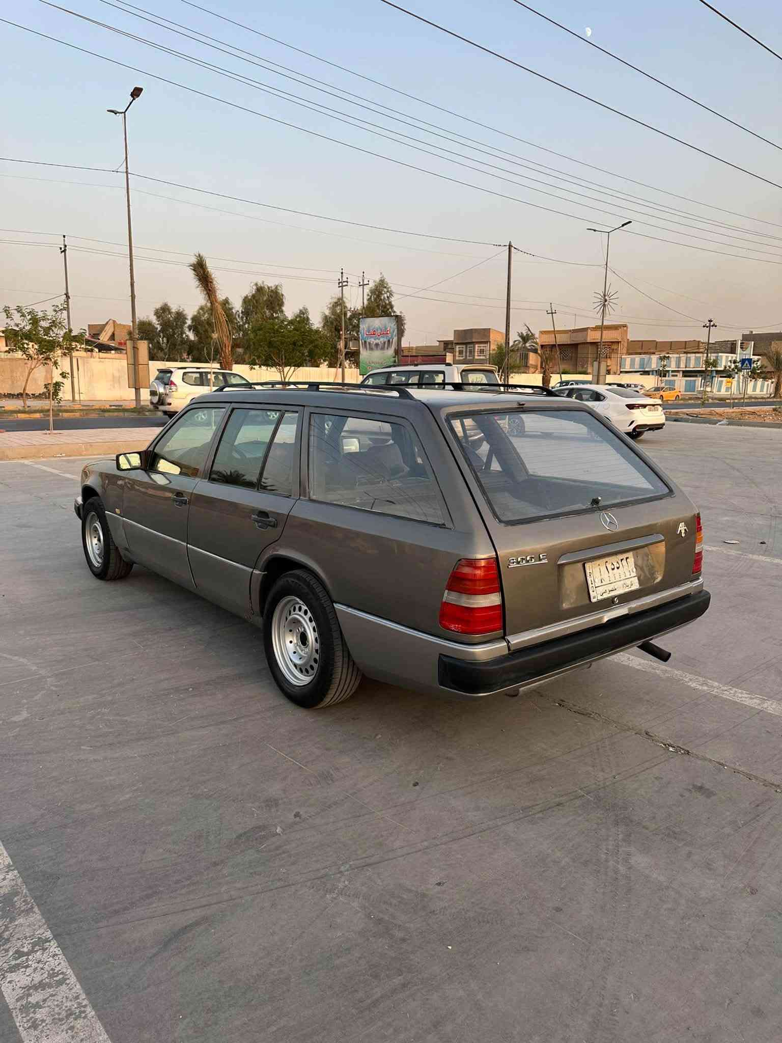 للبيع مرسيدس دب موديل  1988
محرك بطه 2500 
محرك جديد
كير جديد
مصبوغه عام للجماليه
رقم كربلاء تحويل 
تخم تاير نضيف
المكان النجف 
السعر 50 وبيه مجال
منضومة غاز 60 لتر
للاستفسار ***********
