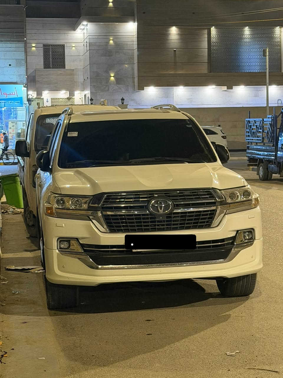 تويوتا لاندكروزر vxr موديل 2019 ليبل  وسنويه  ومضلل بالسنويه

المحرك: V8 سعة 5.7 لتر

المسافة: 107 ألف كم

رقم دهوك تحويل مباشر 

مكفوله كفالة كلش جديدة السيارة 
تخم تاير   جديد  ماناقصها  شي  كير مكينه  حداديه كفاله 

المواصفات:
 
- ثلاجه 
-دشبول لكزس

- كشنات جلد

- كشن السائق كهرباء وكشن الراكب كهرباء

- صندوق كهربائي

- سماعات محيطية

- 4 حساسات أمامية

- لايت بلادي

- زراك لايت

- 8 إيرباكات

- شاشات خلفية

- فتحة سقف

- ستيرن كهربائي

- تبريد مركزي

- مرايا قلاب

- تحكم من جهتين

- 4 كاميرات 

- شاشة وسطية كبيرة بلادي
شاشات خلفيه  عدد 2

- باقي مواصفات اللاندكروزر المعروفة

 

السيارة كلش حلوة وجاهزة، 

بيها   ربع دعاميه  خلفيه (ربع) وبيها بارد  شي قليل  فقط 

السعر : 525 وبيها مجال بسيط للشراي 

مكان السيارة بصره  

للأستفسار : ***********
