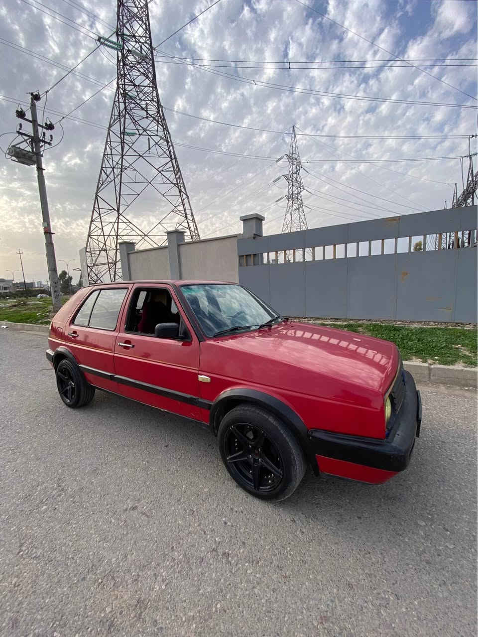 Slaw 
كولف 1990 مةكينه جوار بستن كير عادي 
سيارةكة زور خةوينه سبوغ عامه بو جواني 
سيارةكة زور جوانه و سبورته سعري 33مجالى كةم 

كولف موديل ١٩٩٠ مكينه اربع سلندر كير عادي بلادي 
سيارة كلش حلوه ورياضيه سعر 33 مجال قليل 
*********** أربيل, العراق
