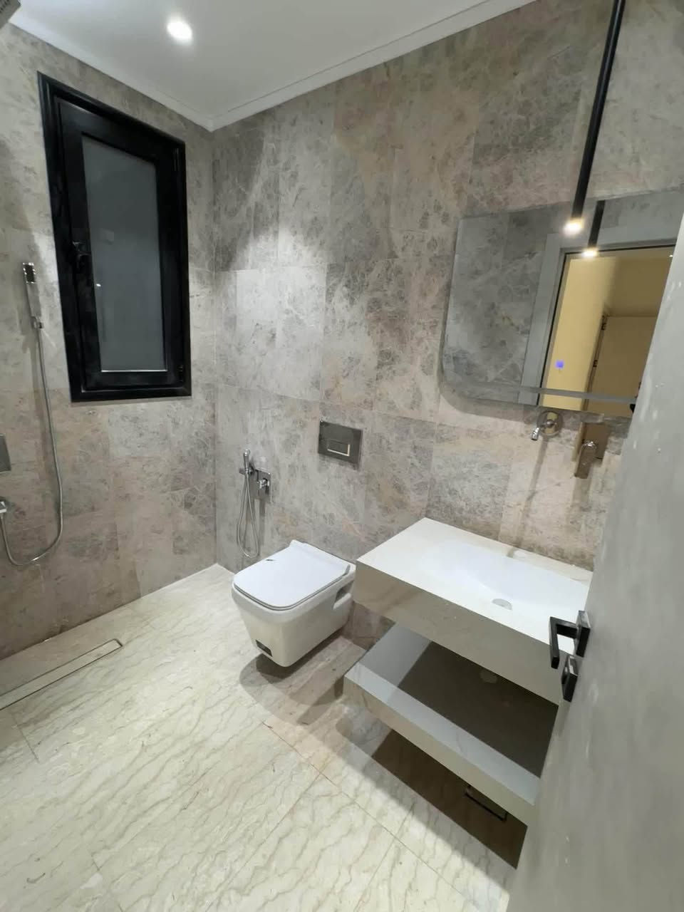 تركيب سيراميك جميع مشتملات المنزل 🏠
تركيب حوض مغاسل بالسيراميك بورسلين 🗾

تصليح سيرامك قديم للحمامات 🌅

تركيب درج مرمر وسيراميك 🌠

تكسير السيراميك القديم وتغييره جديد 🌃

تنضيف فواصل الكاشي القديم ويتم درزه بالماده /صبغ جدران المنازل الداخلي 

للتواصل واتساب ***********📞
