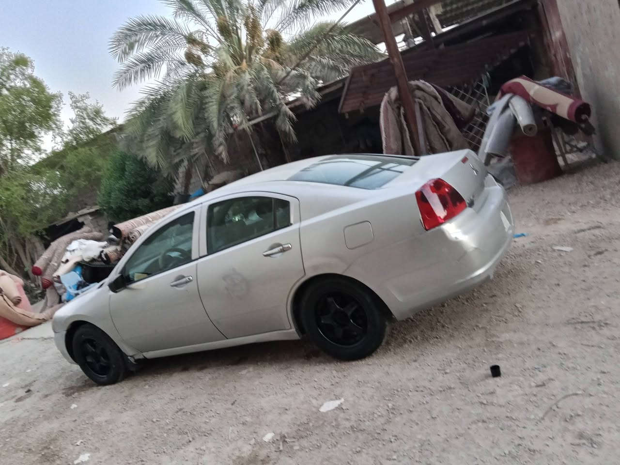 الرجاء اقراء المنشور سياره مستبوشي كلنت موديل 2007سياره حره سنويه 28 شرط التحويل كير ومحرك كامري سياره اسعاره معروفه كشره نفس الصور بيه صبغ بيه ظربه جه العربي بين الباب والجاملغ غرفه جديديه كيره جديد محرك نسبه بخار قليل حيل حداديه نص مكانه نجف مناذره ***********السعر30مجاله حك الجيه
