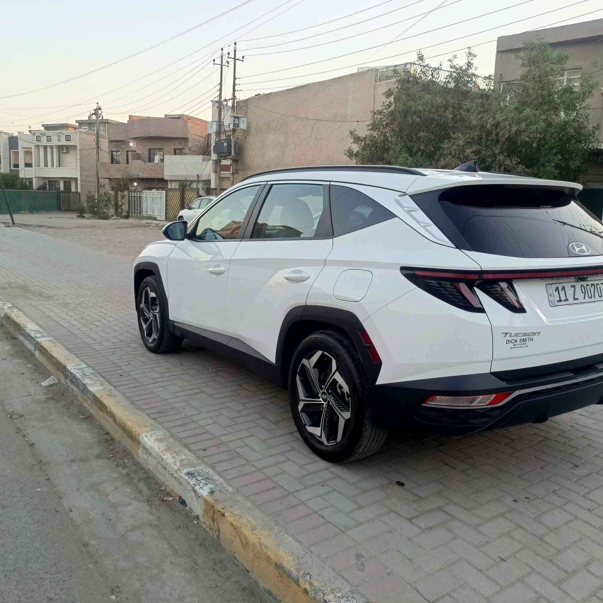 هيونداي توسان  2023

سعة المحرك : 2.5 GDi مع كير 8 نمر
 
وارد امريكي حادثه دعاميه اماميه مبدله بدون دواخل وحافت جاملغ بارد بدون تبديل ليبل واحد سياره

اللون الخارجي : ( ابيض
اللون الداخلي :  ( ا بيض )
قراءة العداد : 35mil

رقم بغداد بسمي هزه جديده

الاضافات

-بصمه تشغيل
-بصمه ابواب
-تشغيل عن بعد
-شاحن واير ليس
-صندوق كهرباء 
-رادار امامي قياده اليه
- نظام مساعدة عدم الانحراف عن الطريق 
-نظام carplay 
- شاشة وسطية كبيره 
- نظام النقطة العمياء ( حساس مرايا جانبيه)
- هاند بريك بصمة 
-اوتو هولد
-نظام توقف تلقائي عند الرجوع
 - كاميرة خلفية بدقة عالية 
 - نوع المقاعد: كهربائي  - تدفئة 
- المصابيح:  زينون - إضاءة ليد- ليزر
- دخول ذكي  

للاستفسار الاتصال على الرقم
‏***********
مكاني بغداد الدوره
السعر 190وبيه مجال 
بيع أو مراوس النتره أو فورتي أو كي فور

نص مكتوب في الصور:
- 79309924