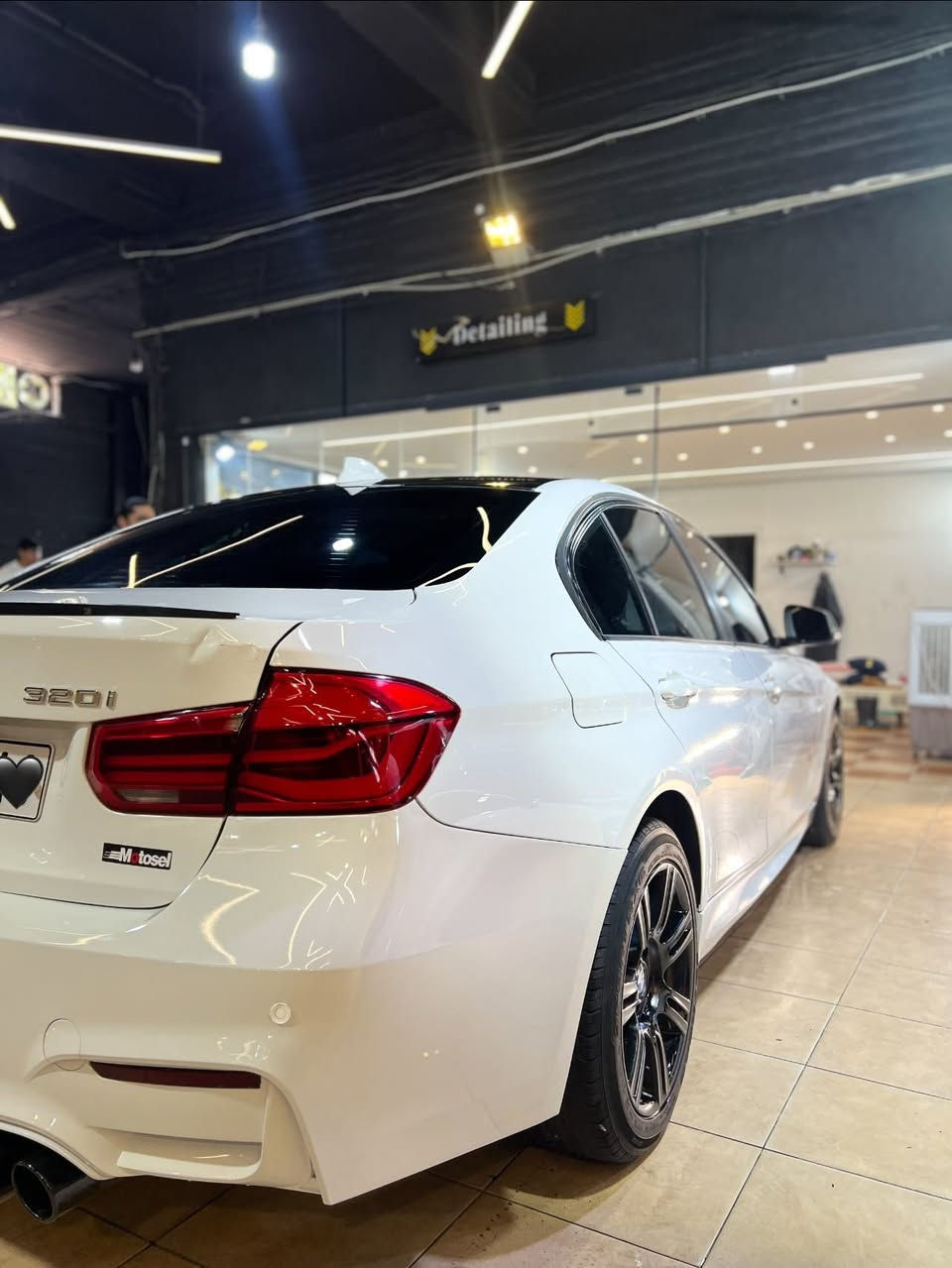 bmw 2017 320i
کامل کراوە بە m3 مواسافات فولە بەس سڵایت نیە

* Cruise Control

* Dual-zone A/C

* Start/Stop 

*lite LED /idriveشاشەی 

بۆیاخ/ یەک پەڵە بۆیاخی هەیە لەچەمەلەخی سایەق و بستێکی بۆنیەتەکەی سەیارەکە یەک دینار مەسرەفی نیە ١٤١هەزار ڕۆشتوە سەیارەکە زۆر جوان و پاک ماوەتەوە گێر و مەکینەی بەشەرت

نرخــــی:134گەڵا و مەجال 

ژ.م:***********
